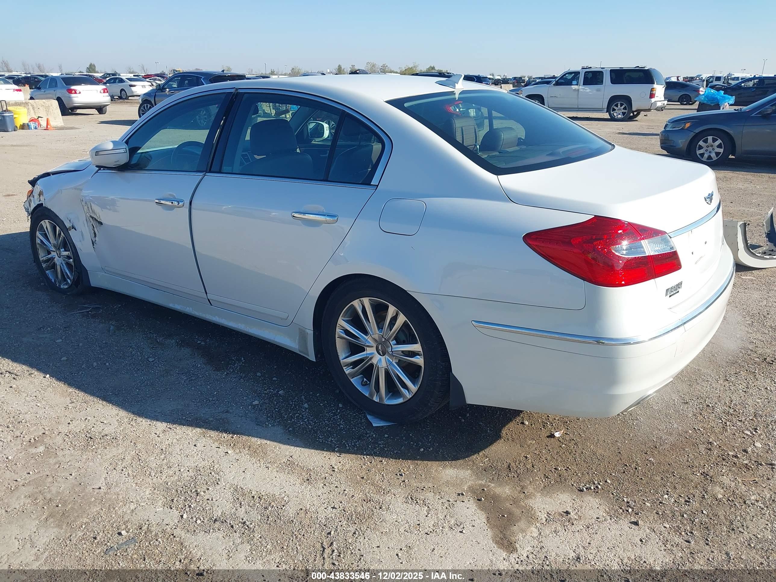 HYUNDAI GENESIS image 3