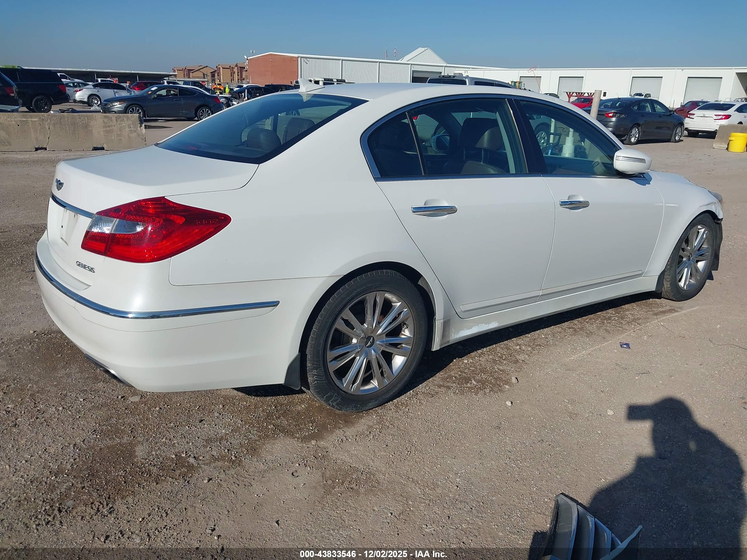 HYUNDAI GENESIS image 4
