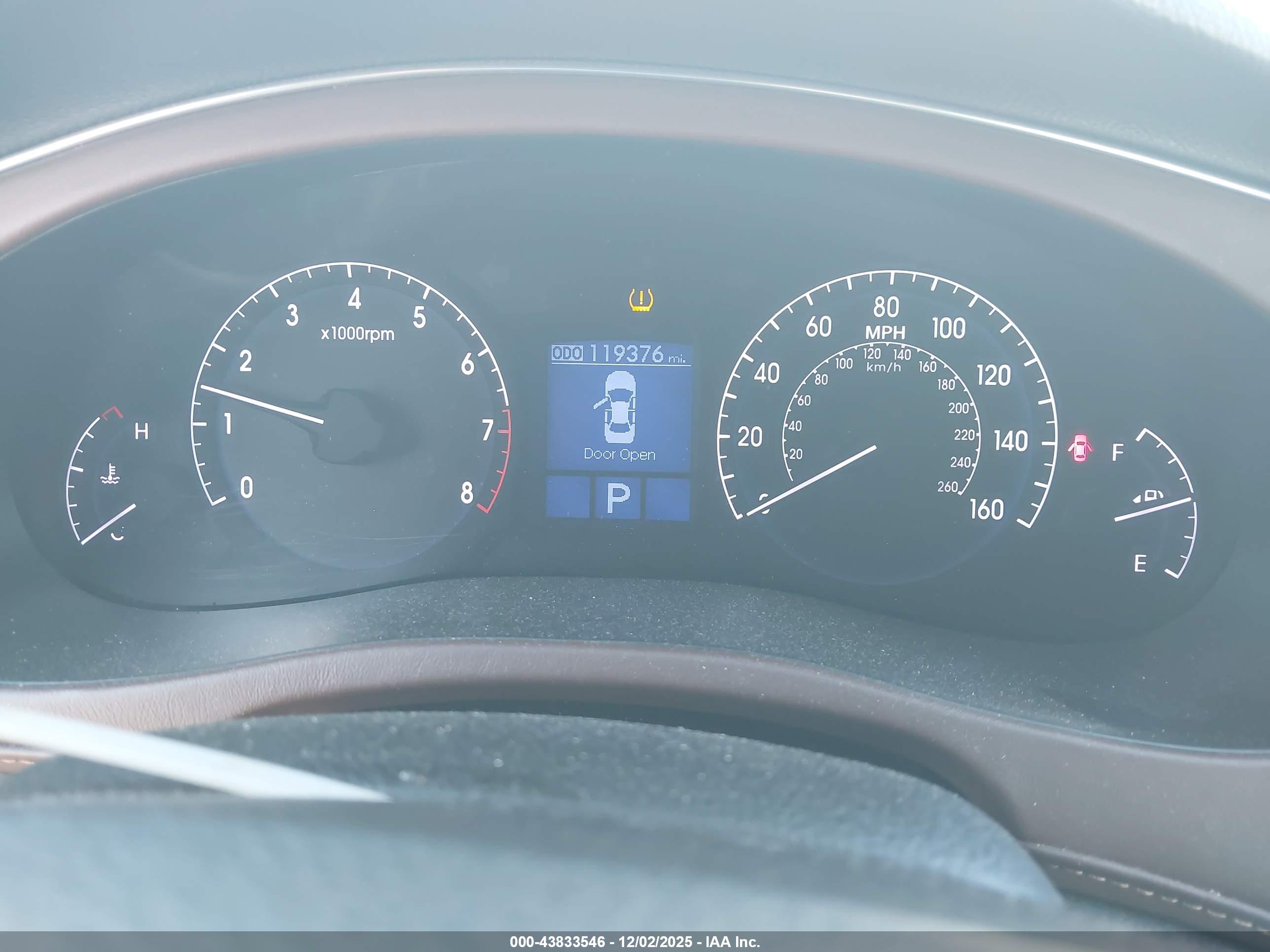 HYUNDAI GENESIS image 7