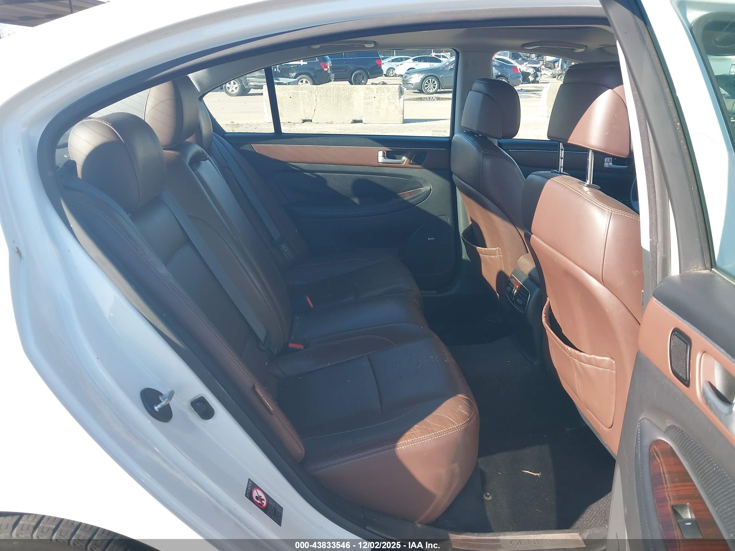 HYUNDAI GENESIS image 8