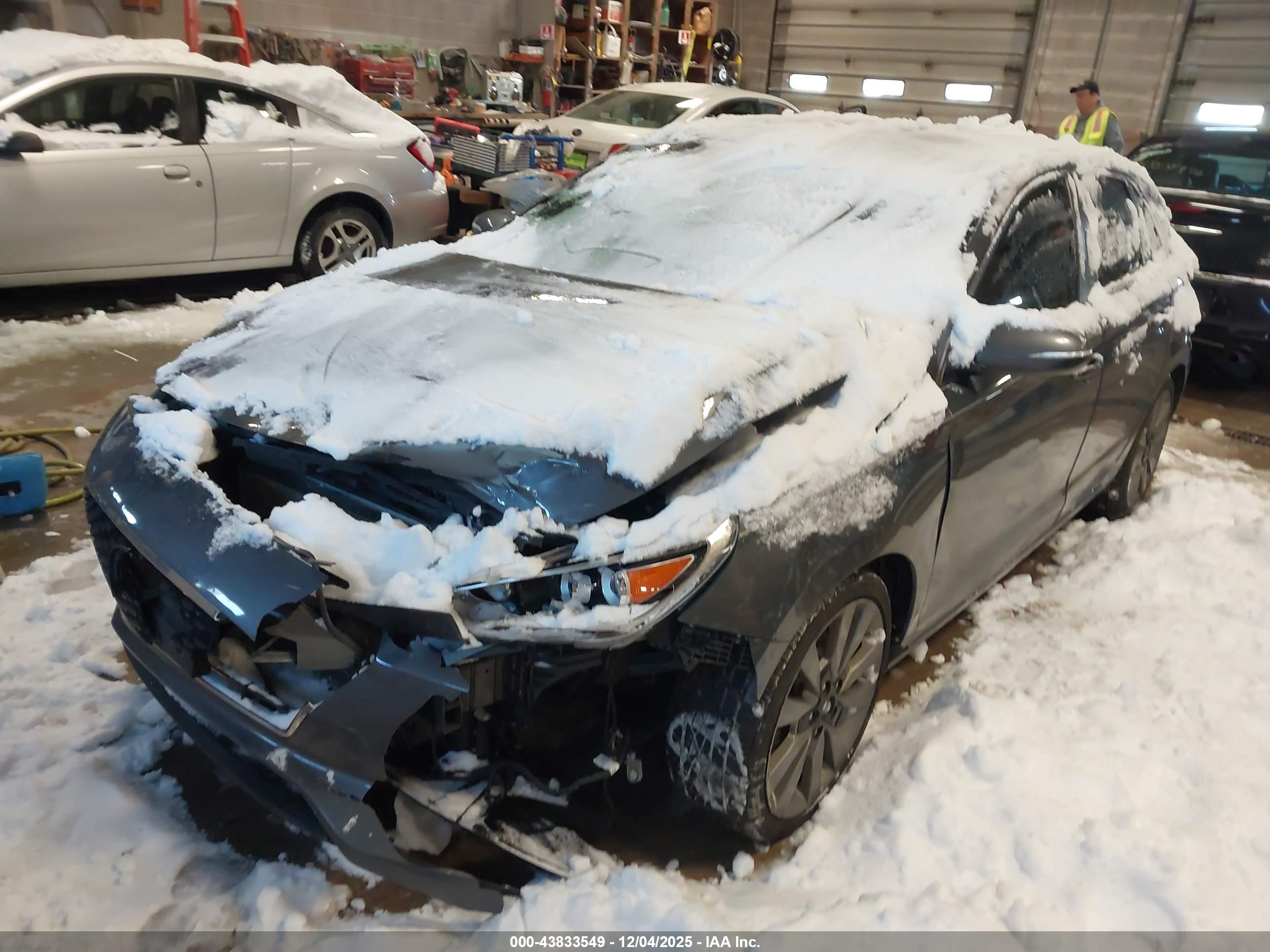 HYUNDAI ELANTRA image 2