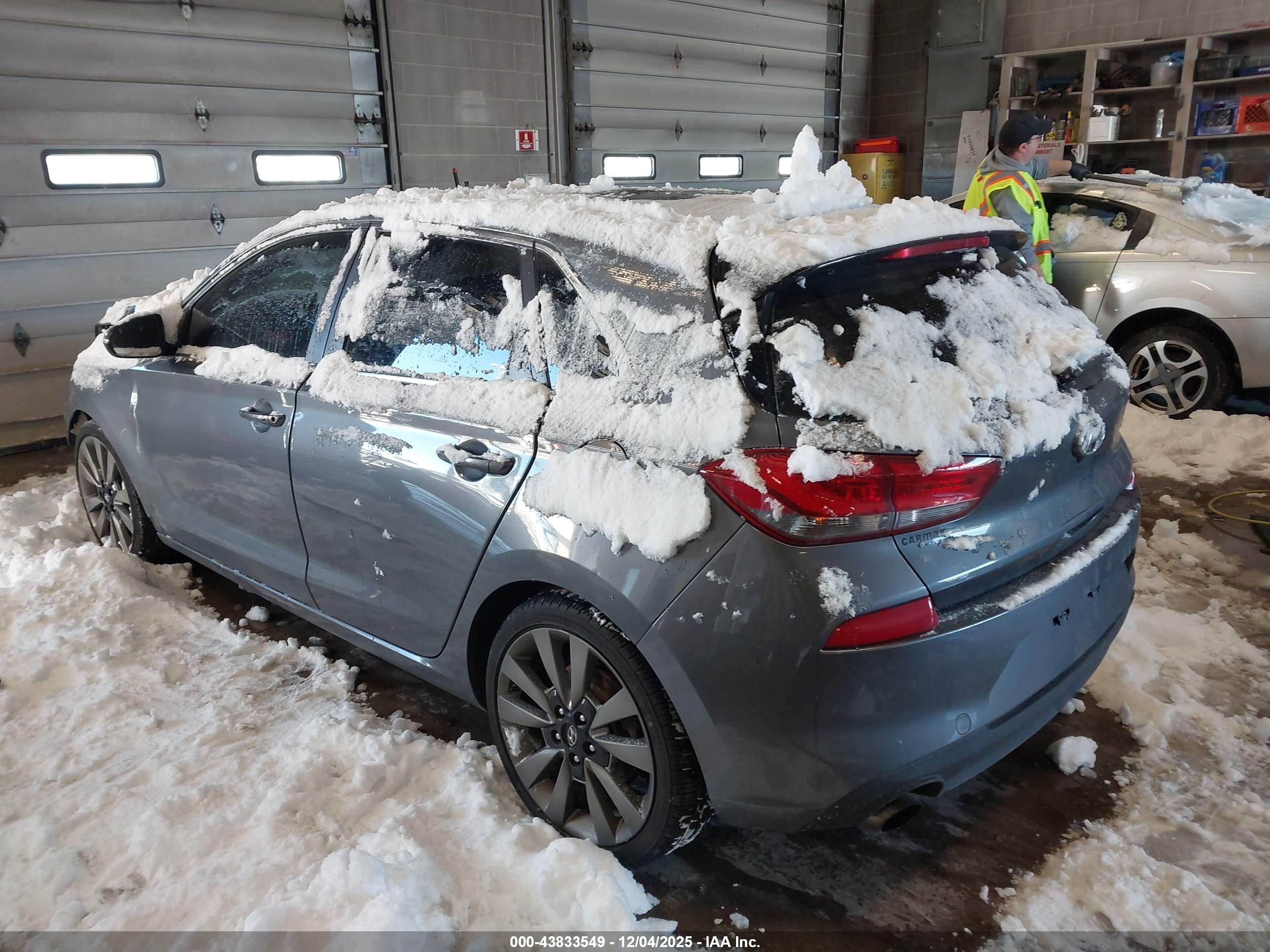 HYUNDAI ELANTRA image 3