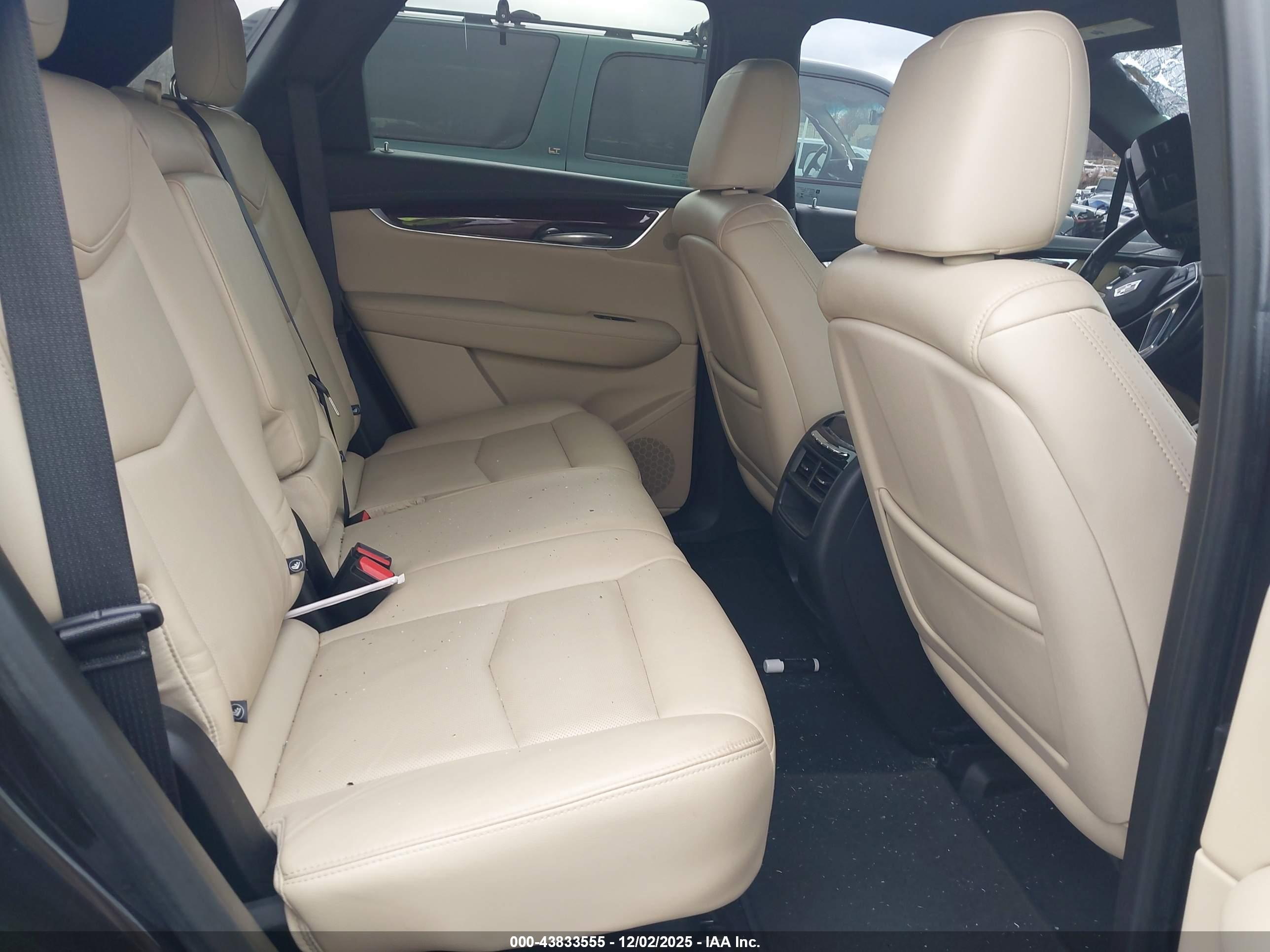 CADILLAC XT5 image 8