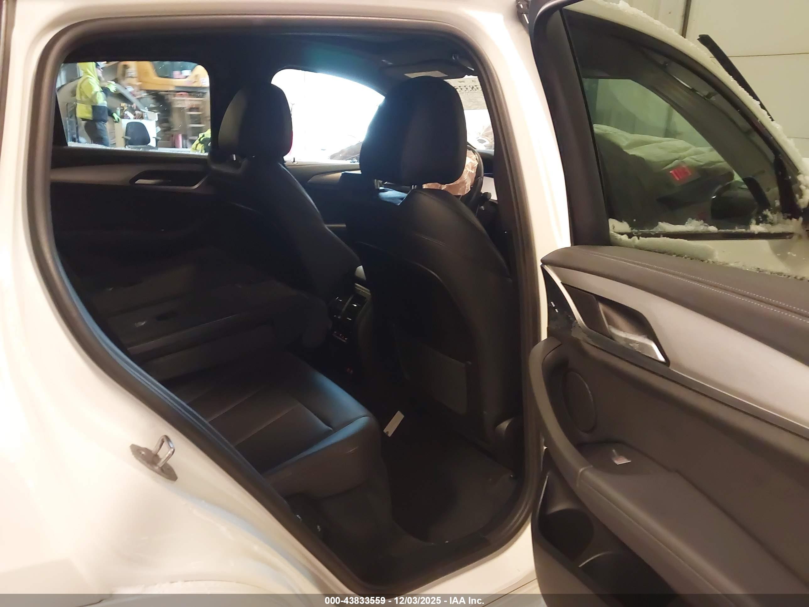 BMW X4 image 8