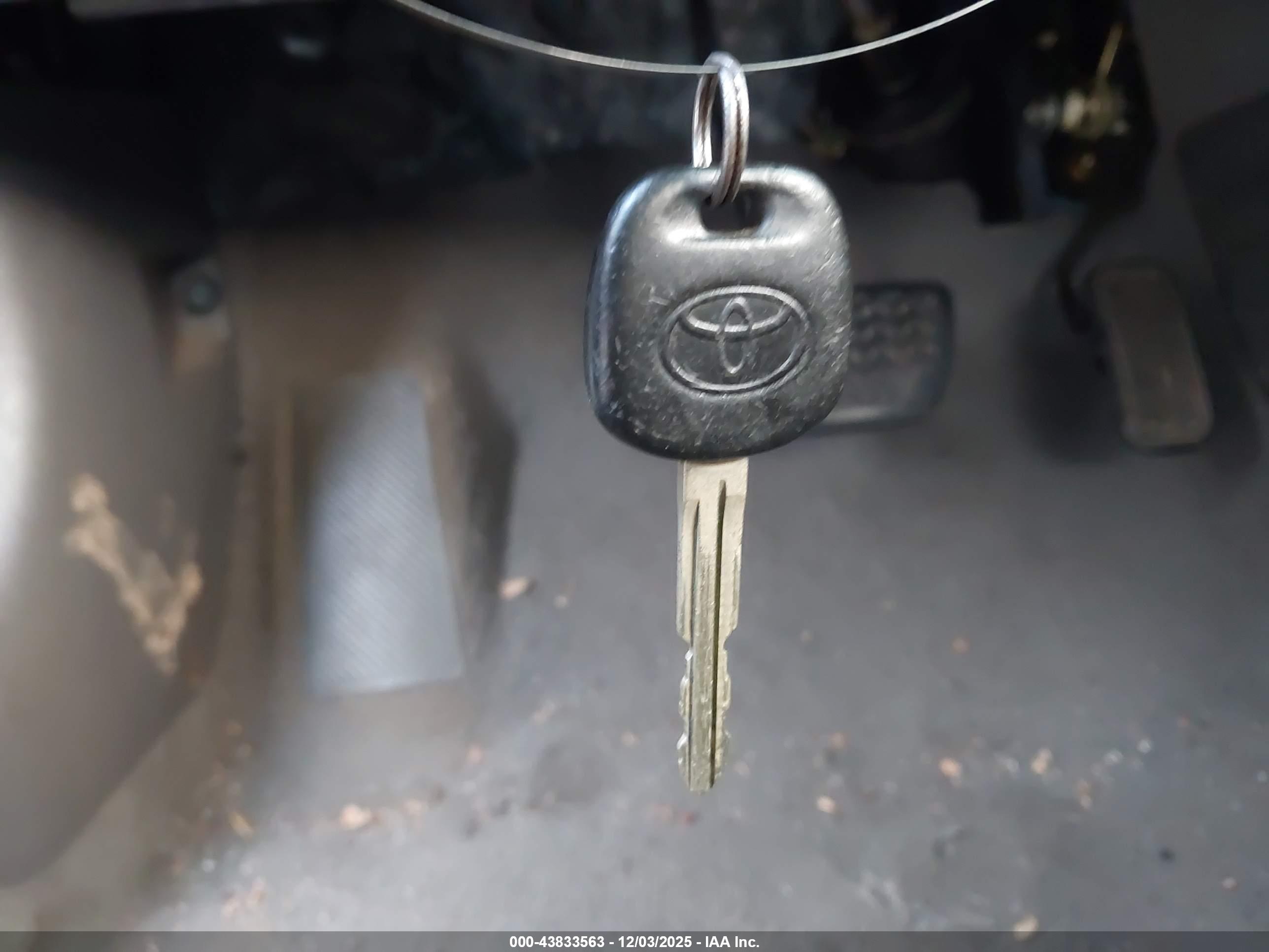 TOYOTA CAMRY image 11