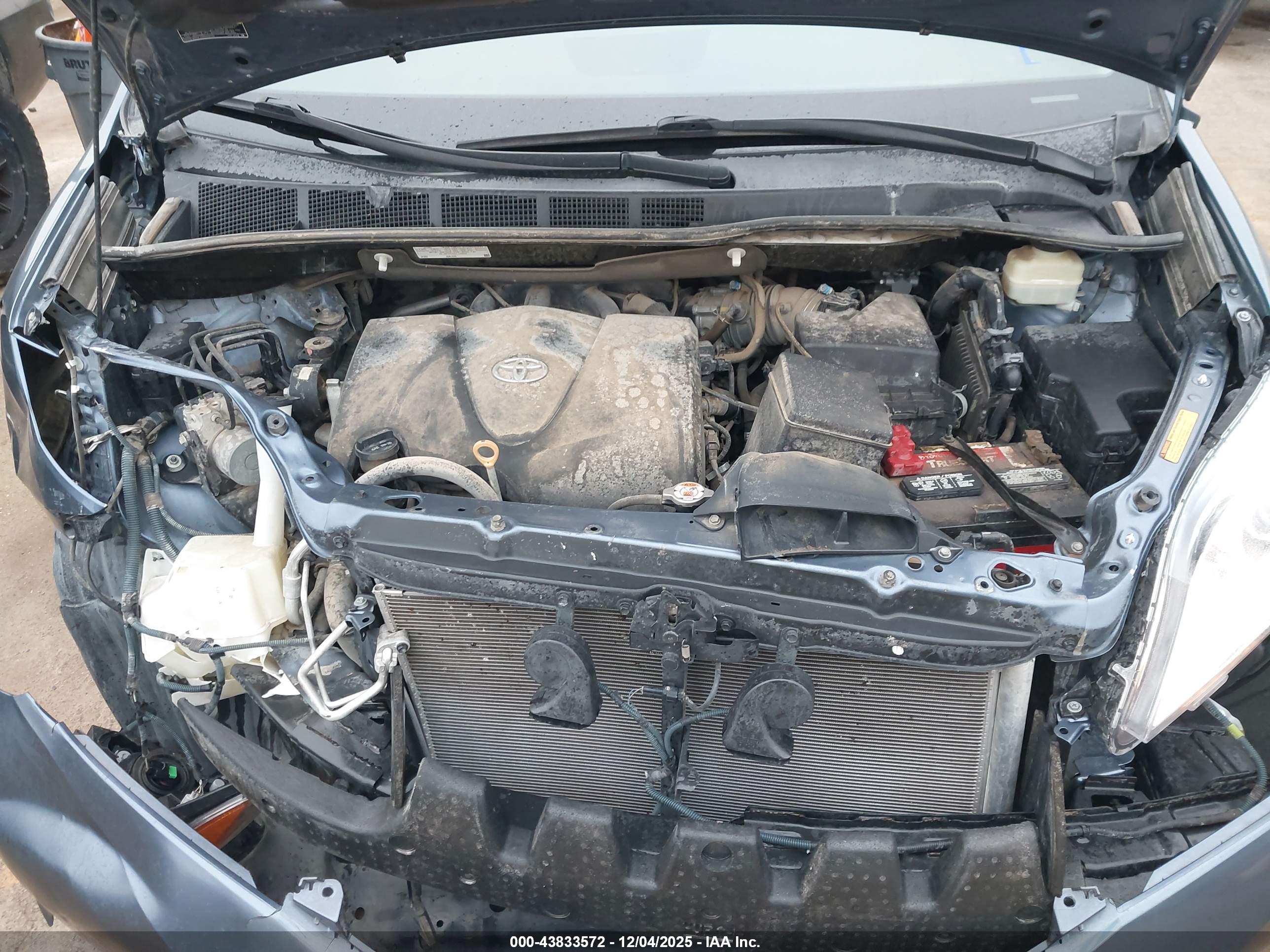 TOYOTA SIENNA image 10