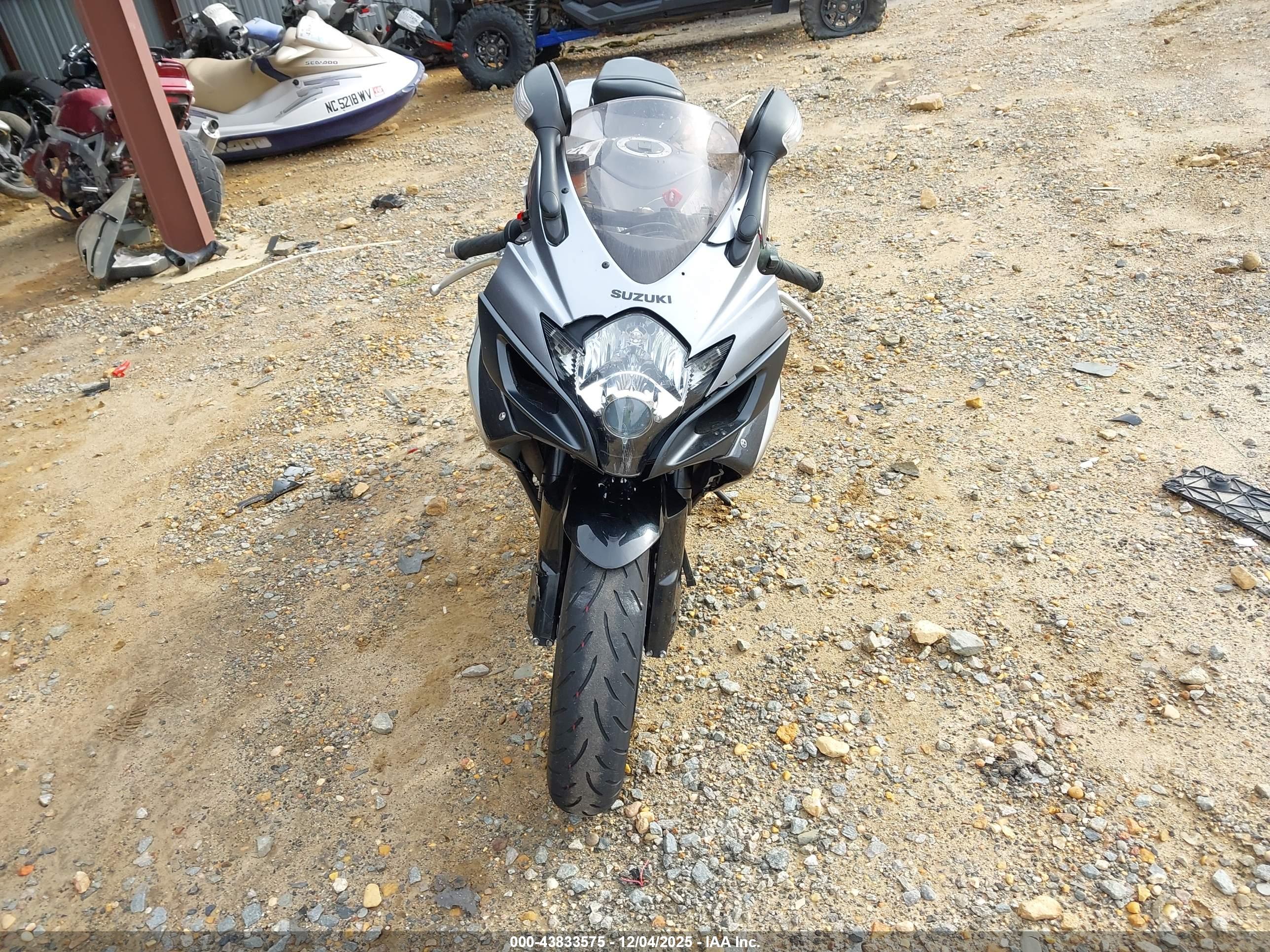 SUZUKI GSX-R750 image 5