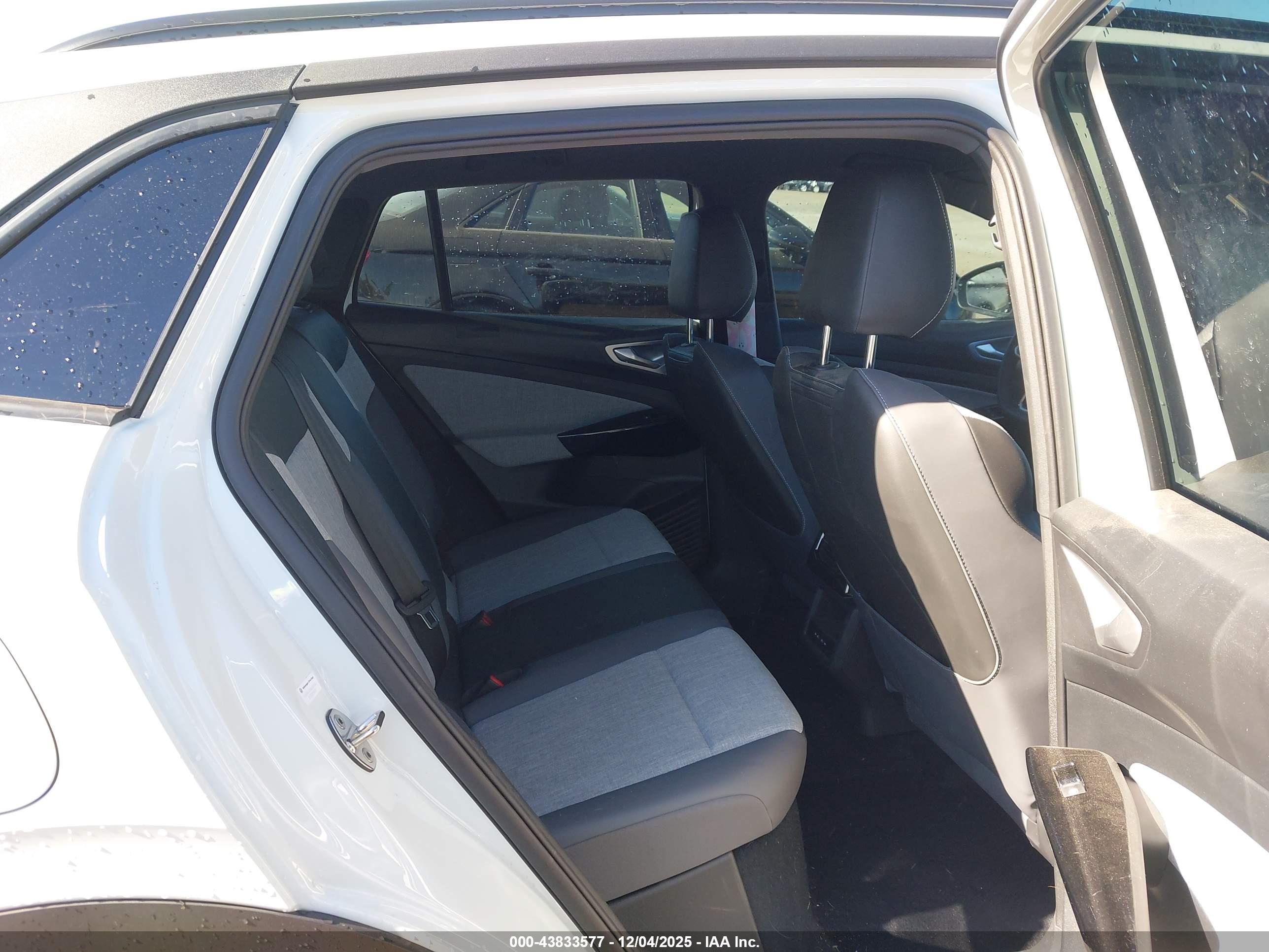 VOLKSWAGEN ID.4 image 8
