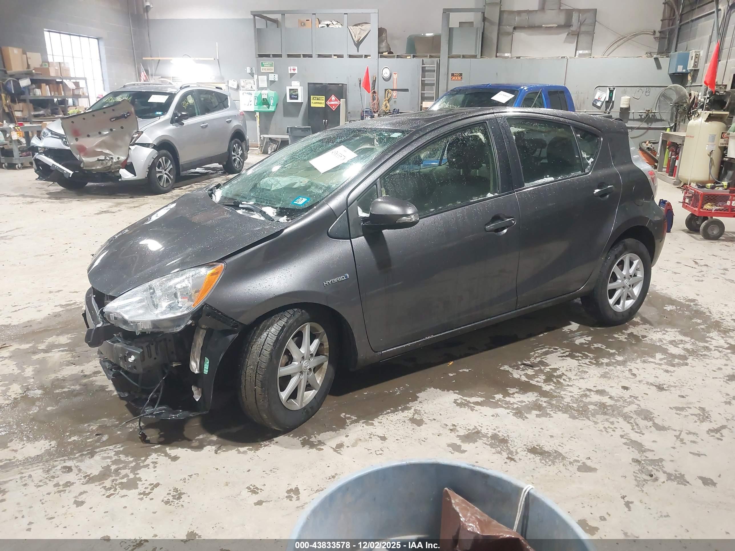 TOYOTA PRIUS image 2