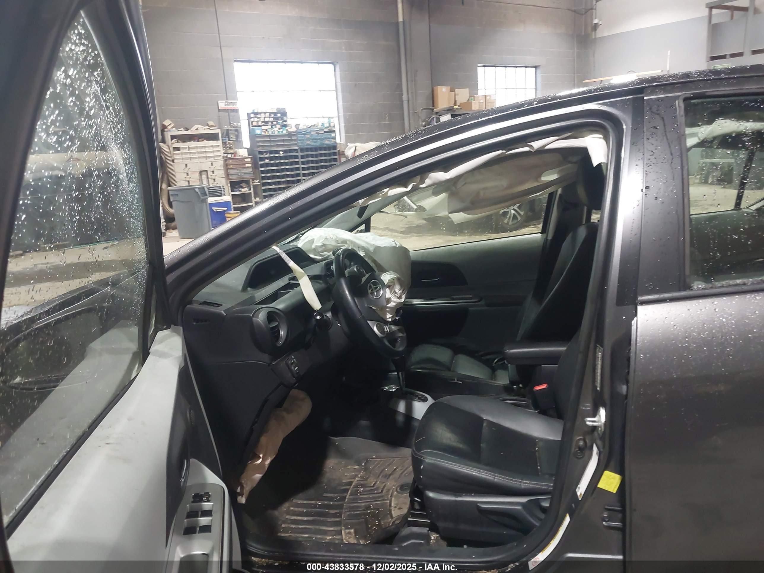 TOYOTA PRIUS image 5
