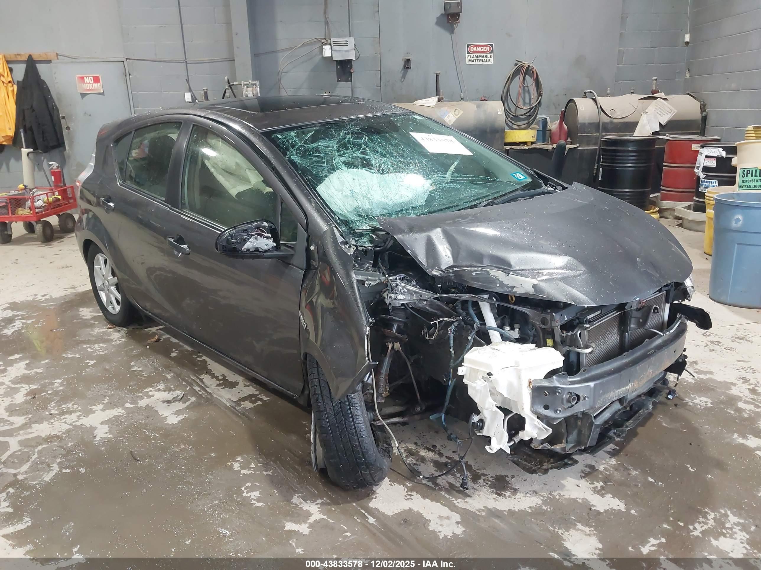 TOYOTA PRIUS image 6