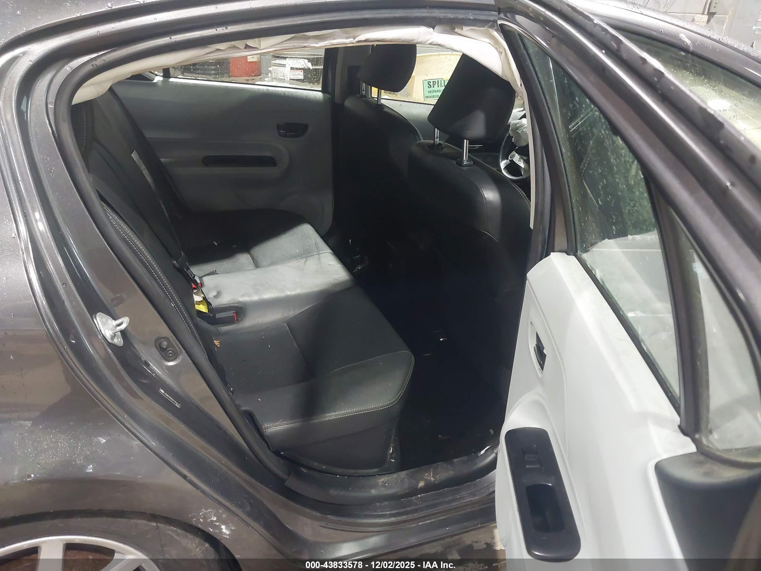TOYOTA PRIUS image 8