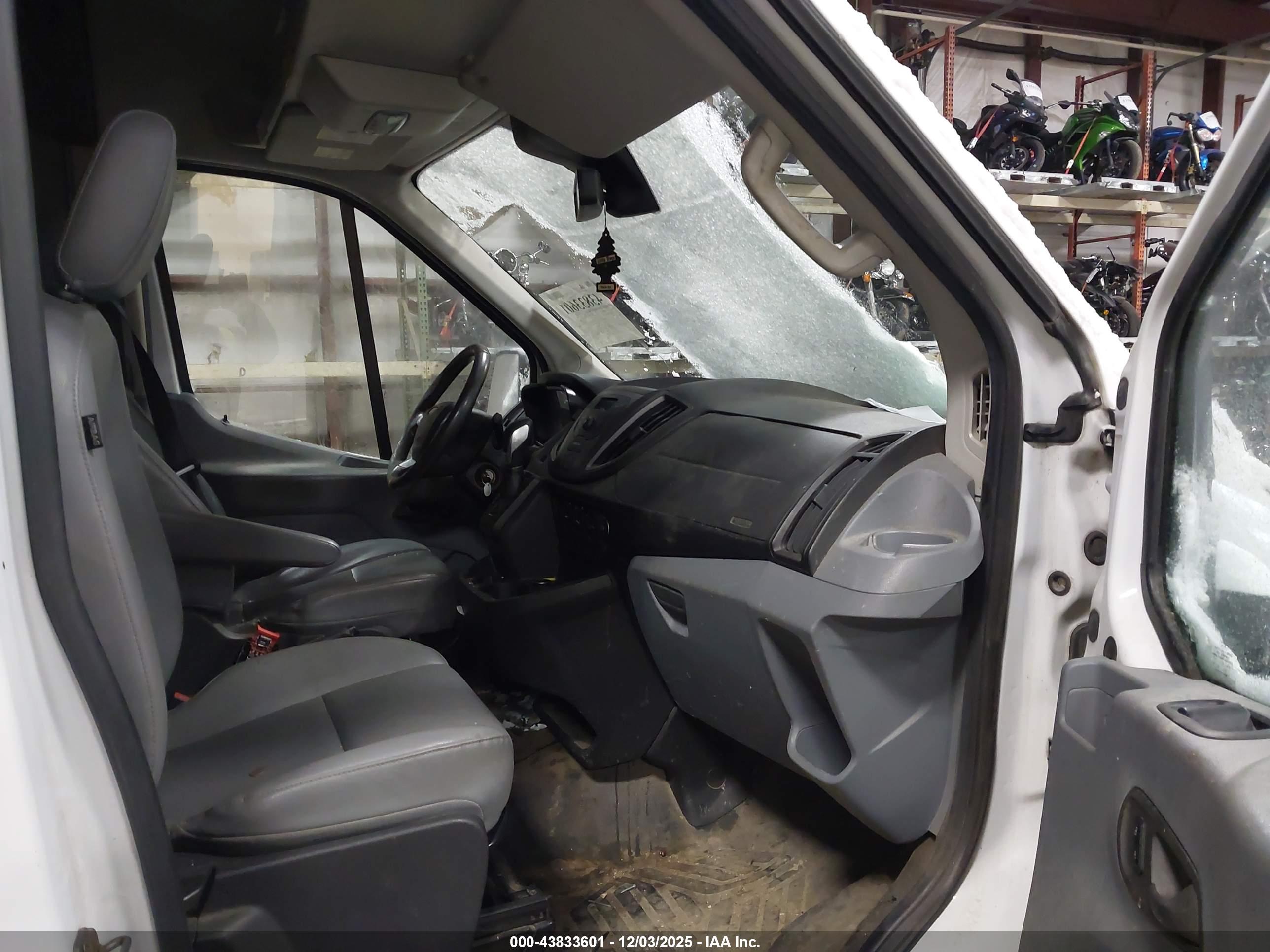 FORD TRANSIT-250 image 5