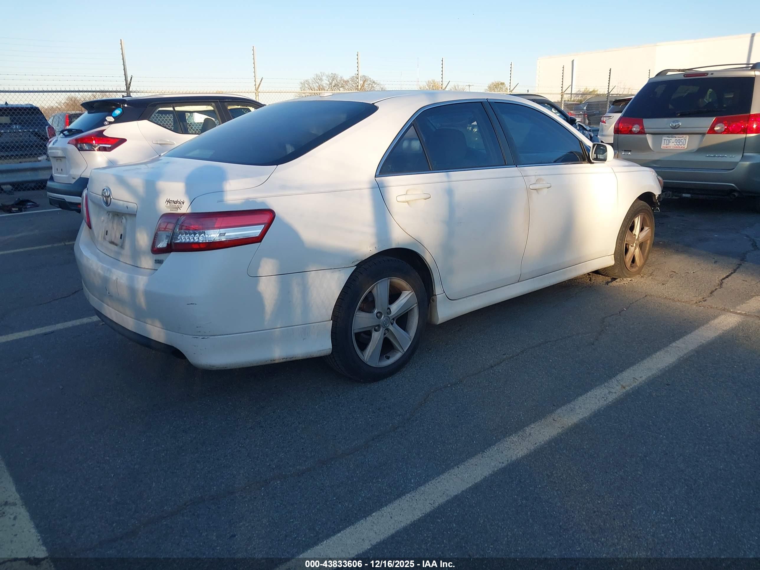 TOYOTA CAMRY image 4