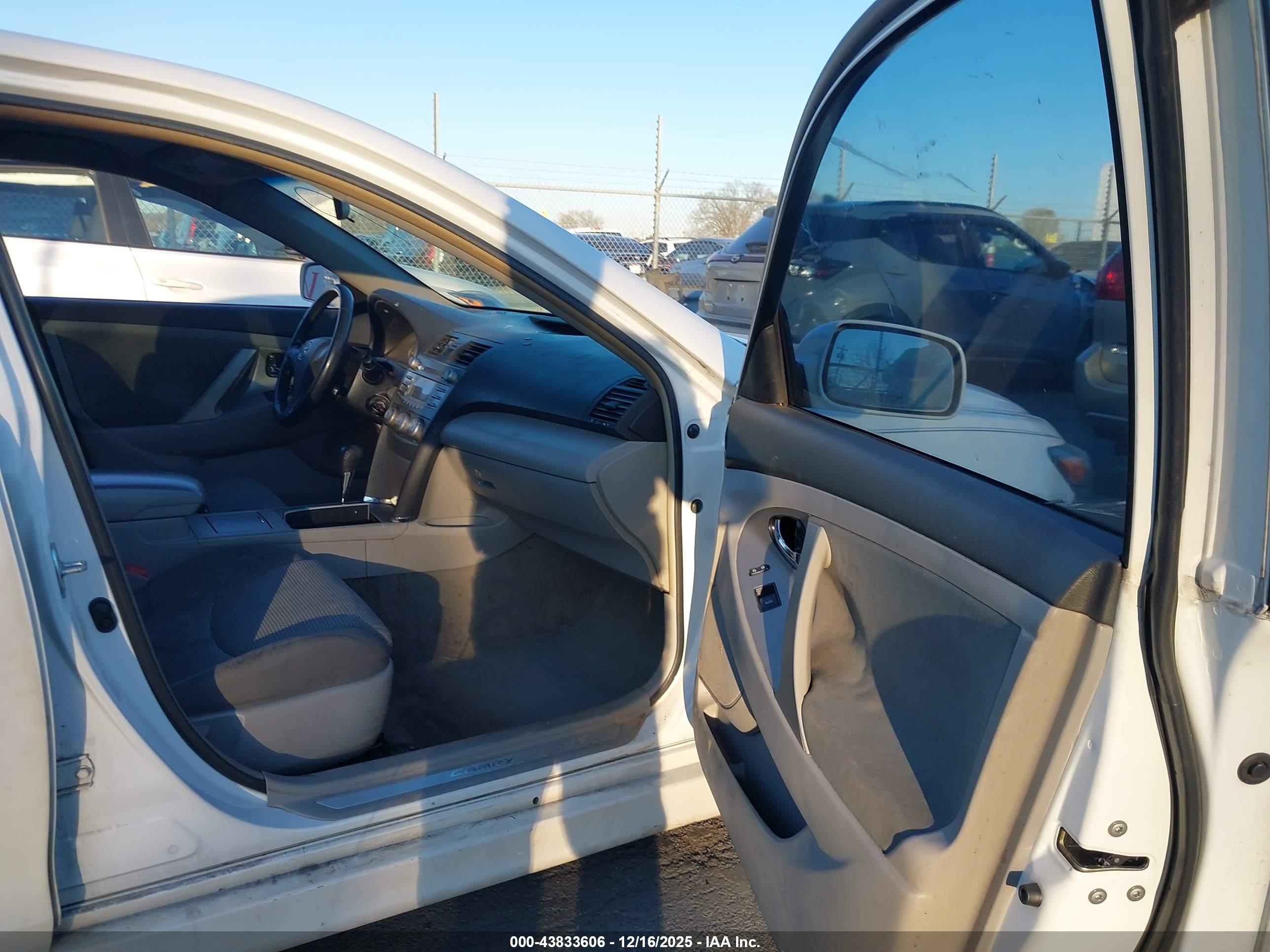 TOYOTA CAMRY image 5