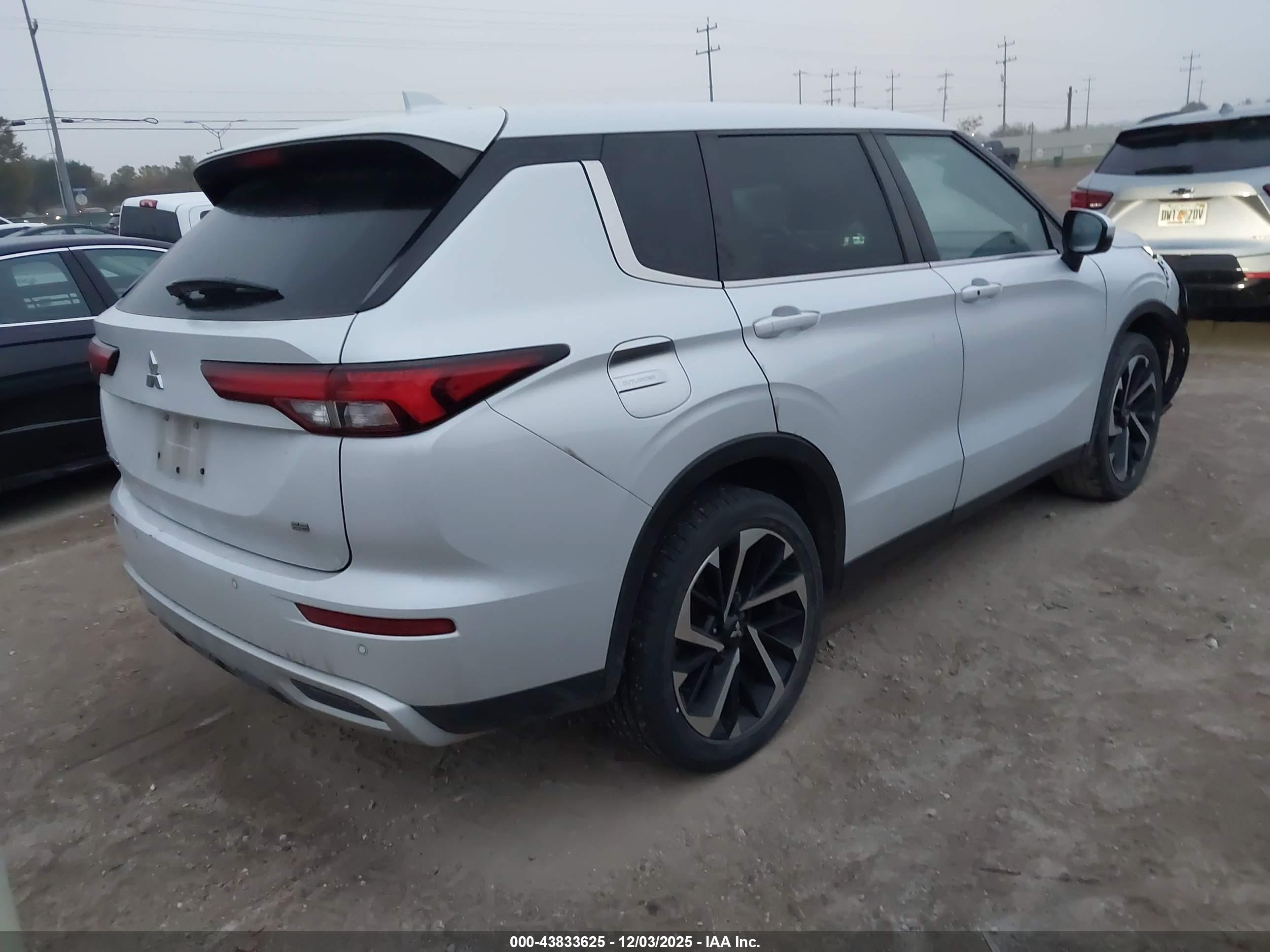 MITSUBISHI OUTLANDER image 4