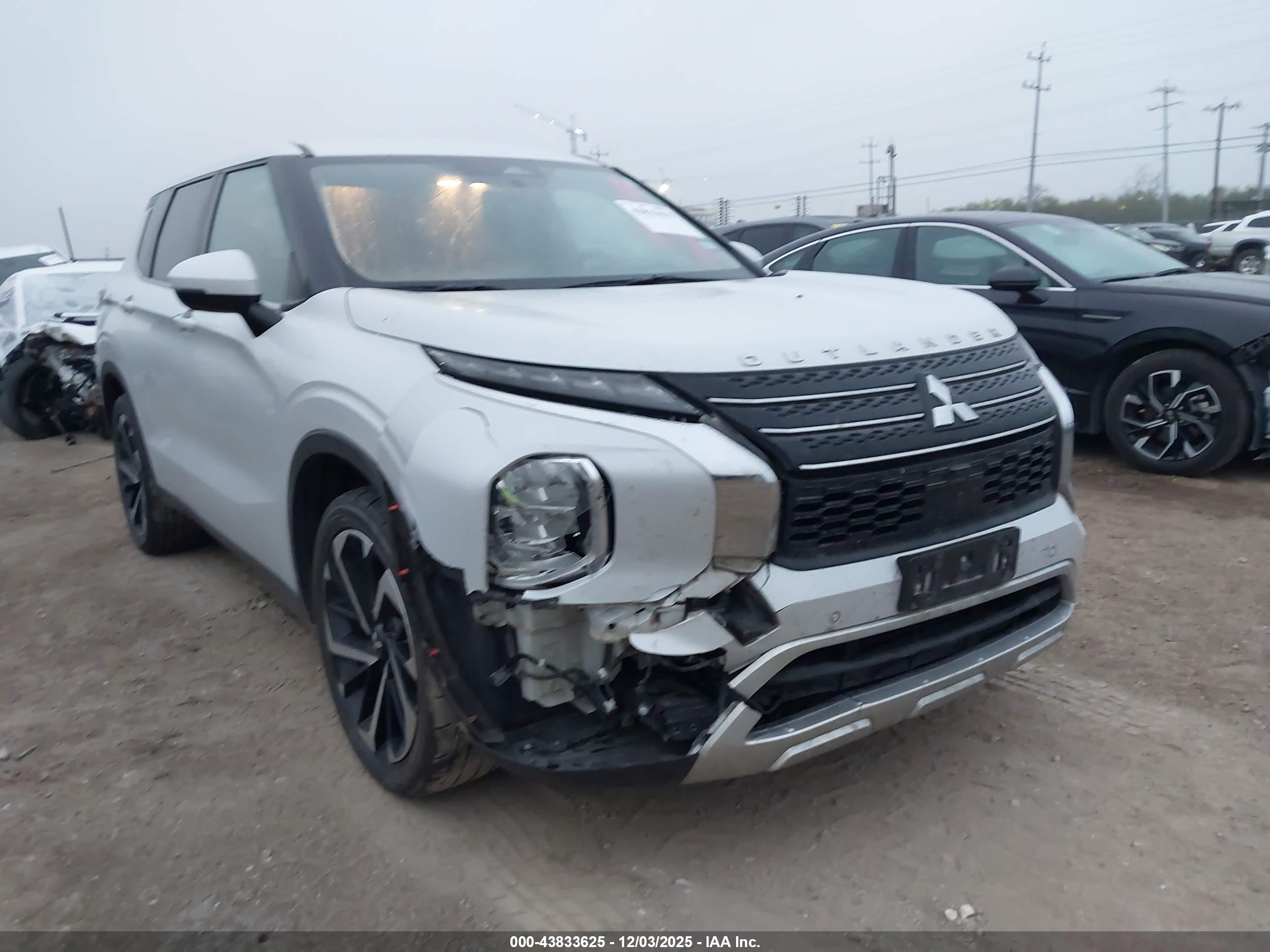 MITSUBISHI OUTLANDER image 6