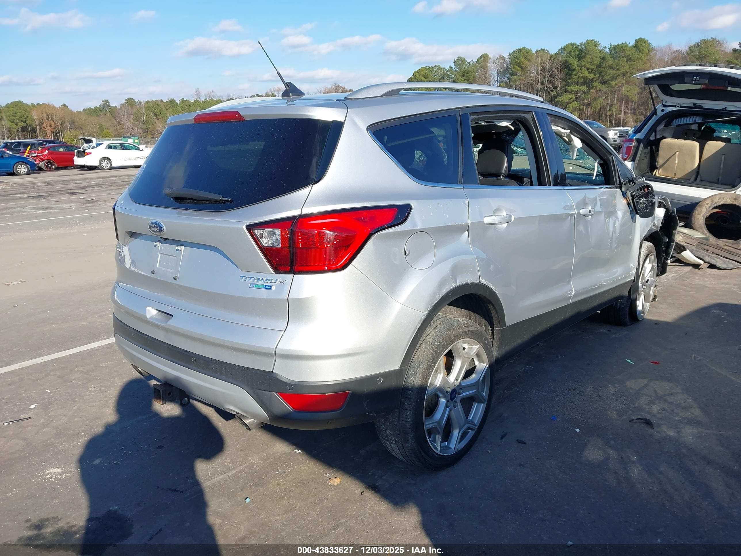 FORD ESCAPE image 4