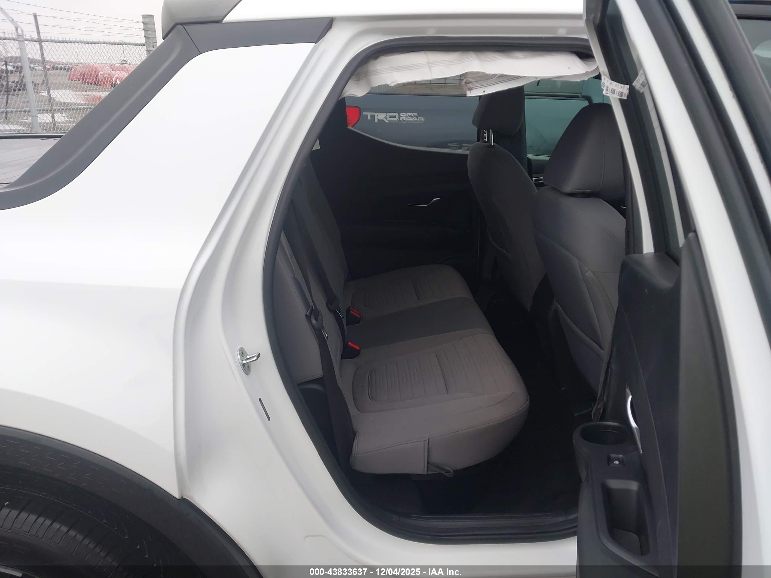 HYUNDAI SANTA image 8