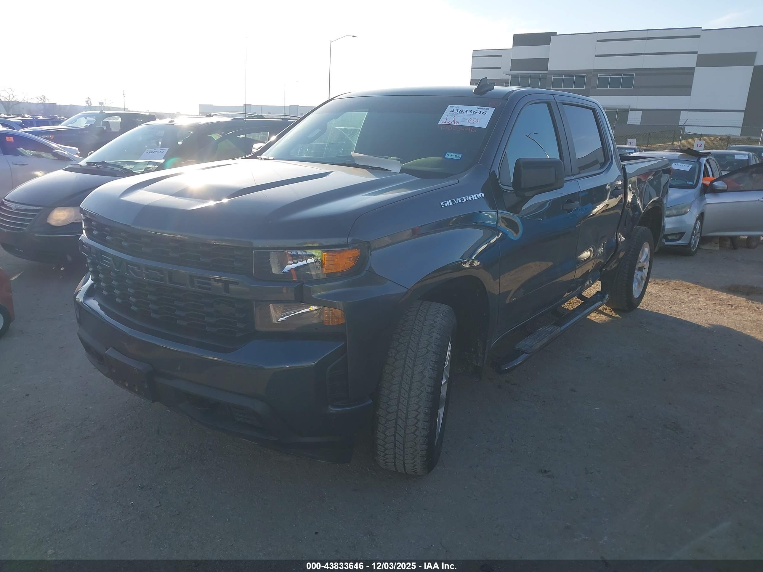 CHEVROLET SILVERADO image 2