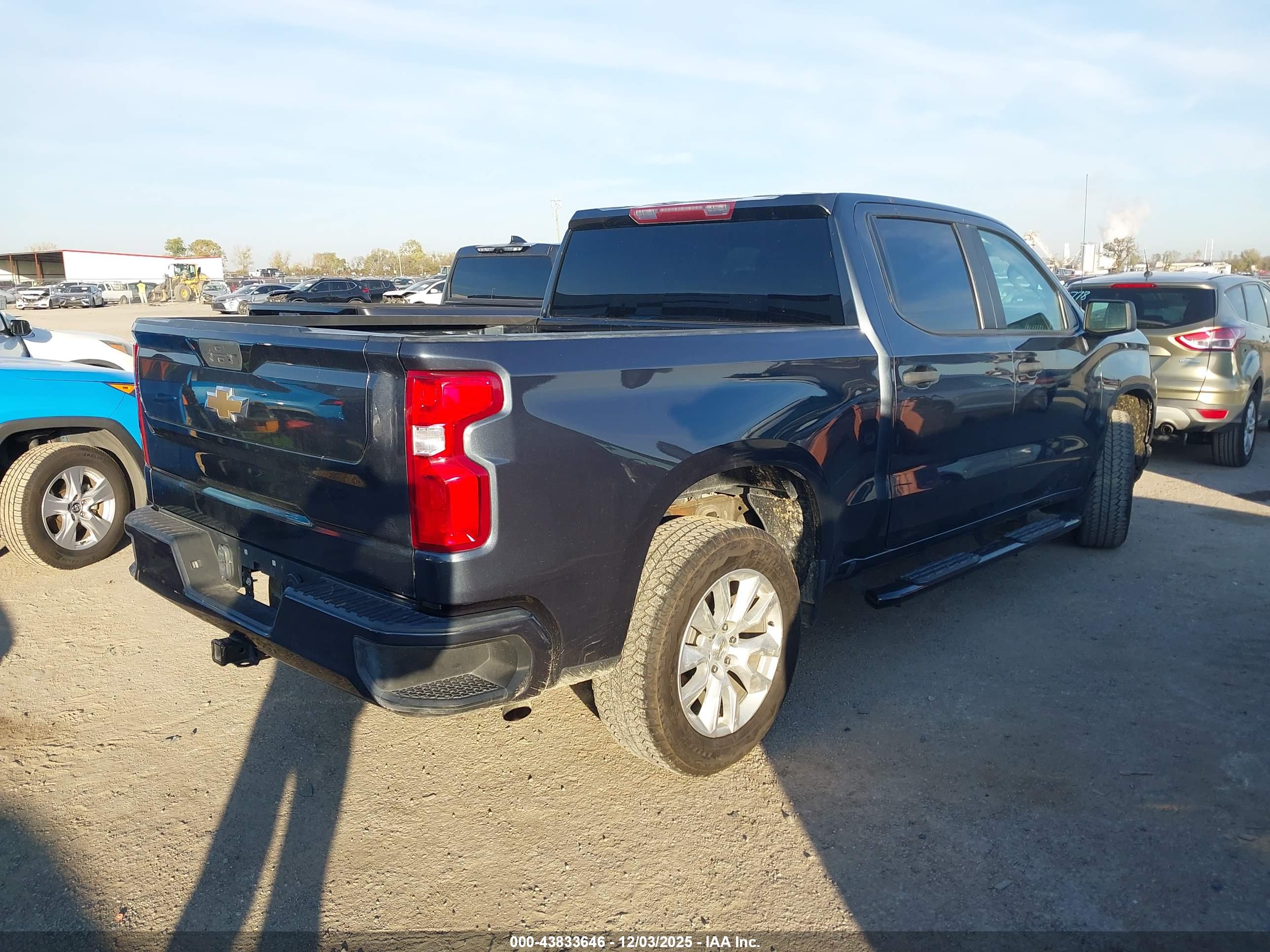 CHEVROLET SILVERADO image 4