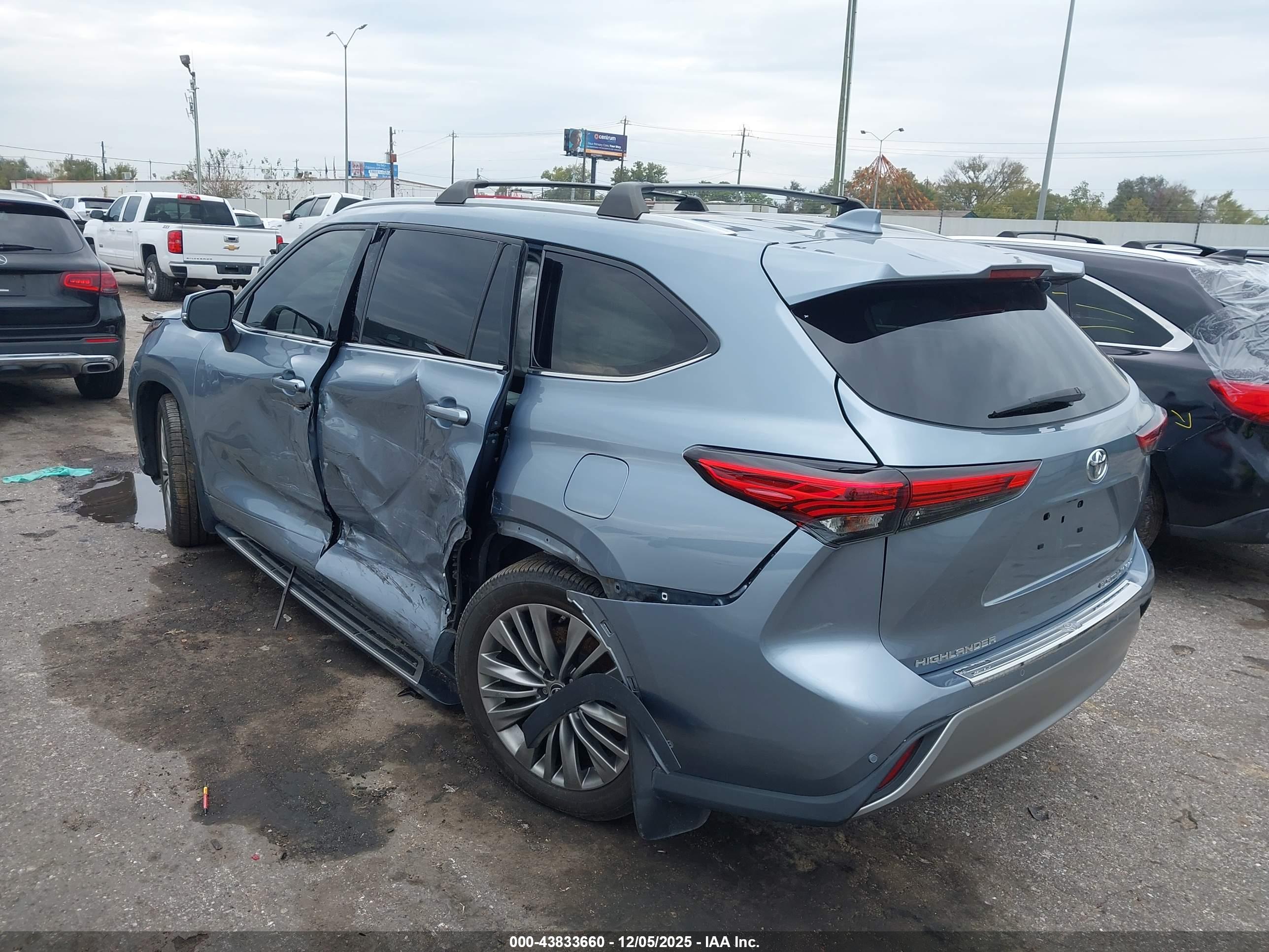 TOYOTA HIGHLANDER image 3