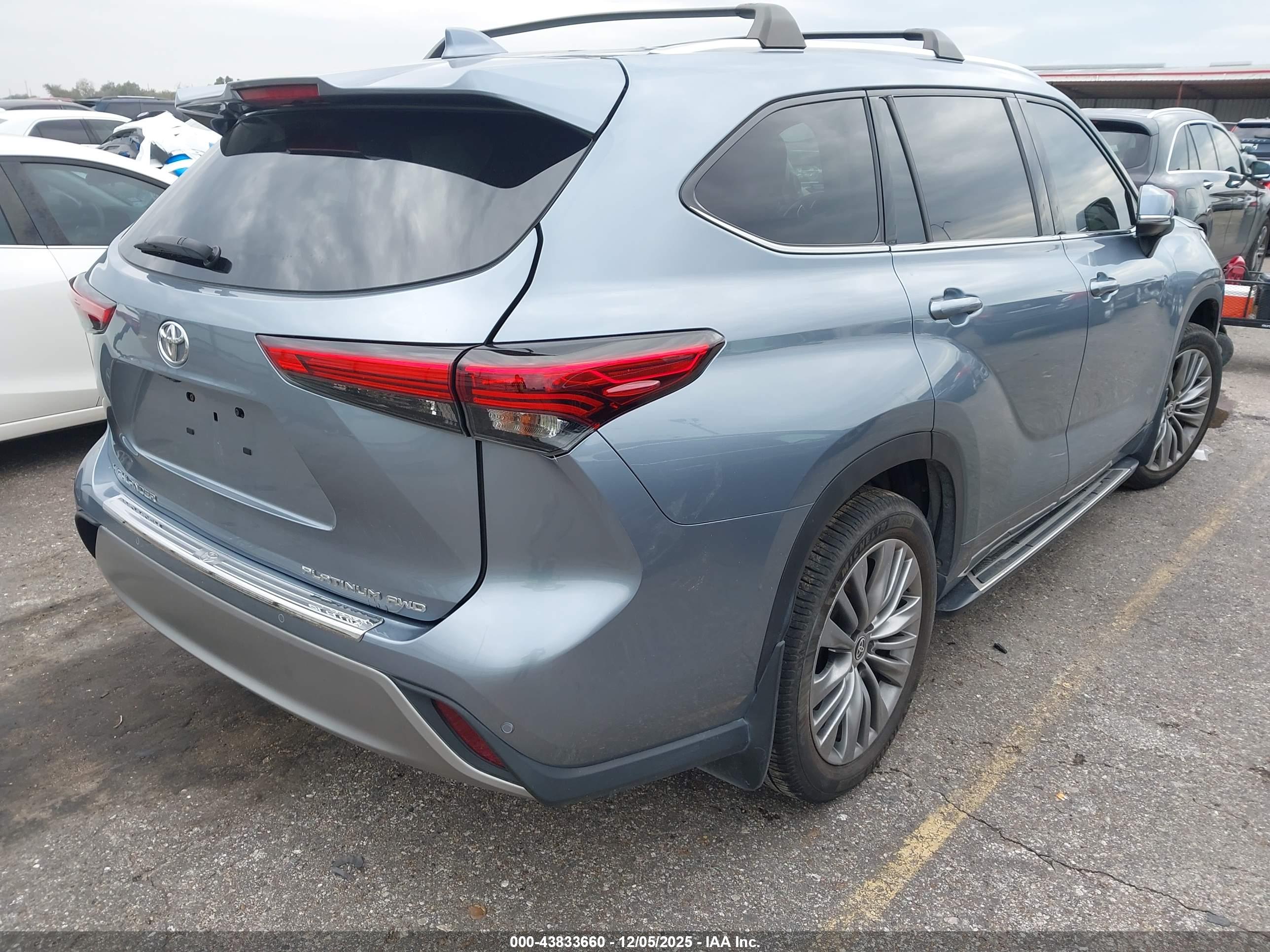 TOYOTA HIGHLANDER image 4