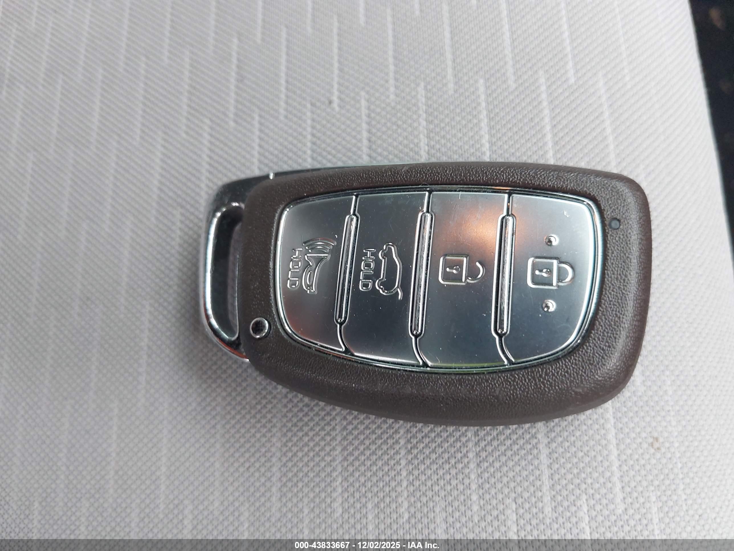 HYUNDAI TUCSON image 11