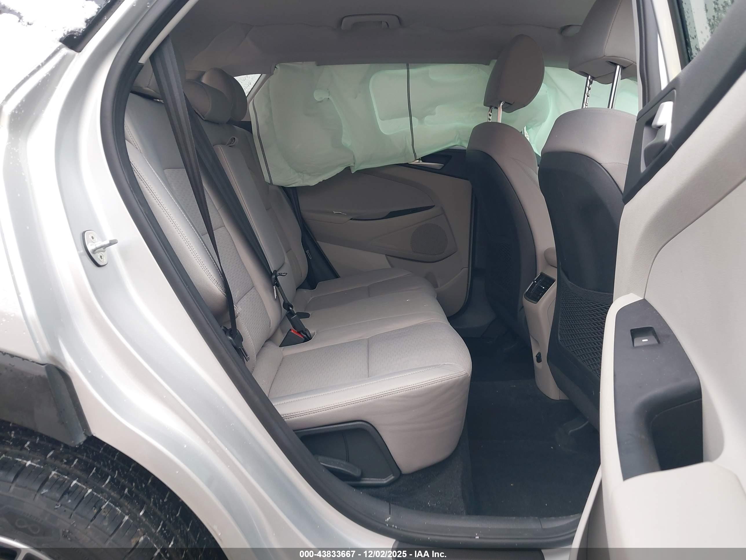 HYUNDAI TUCSON image 8
