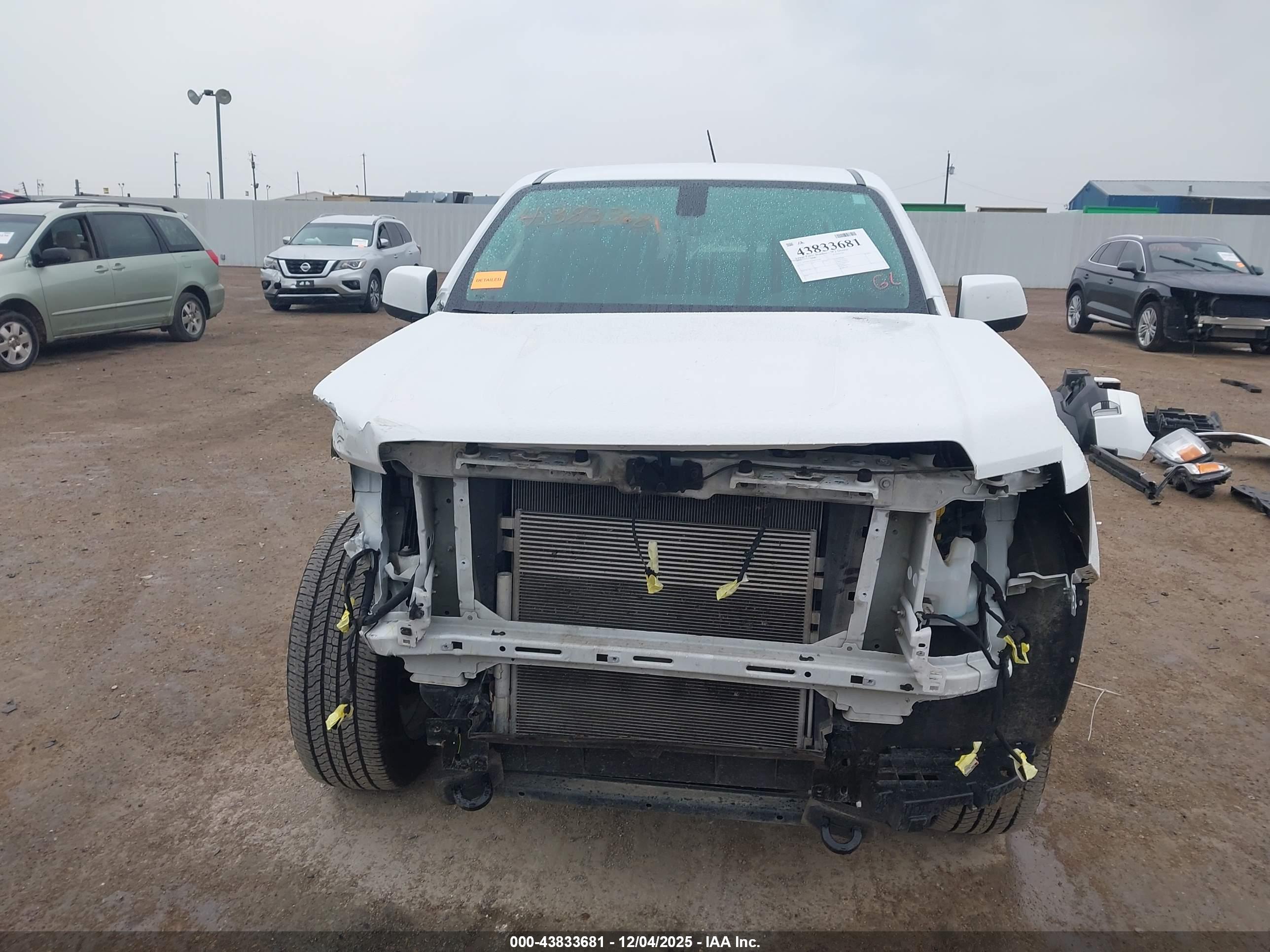GMC CANYON image 6