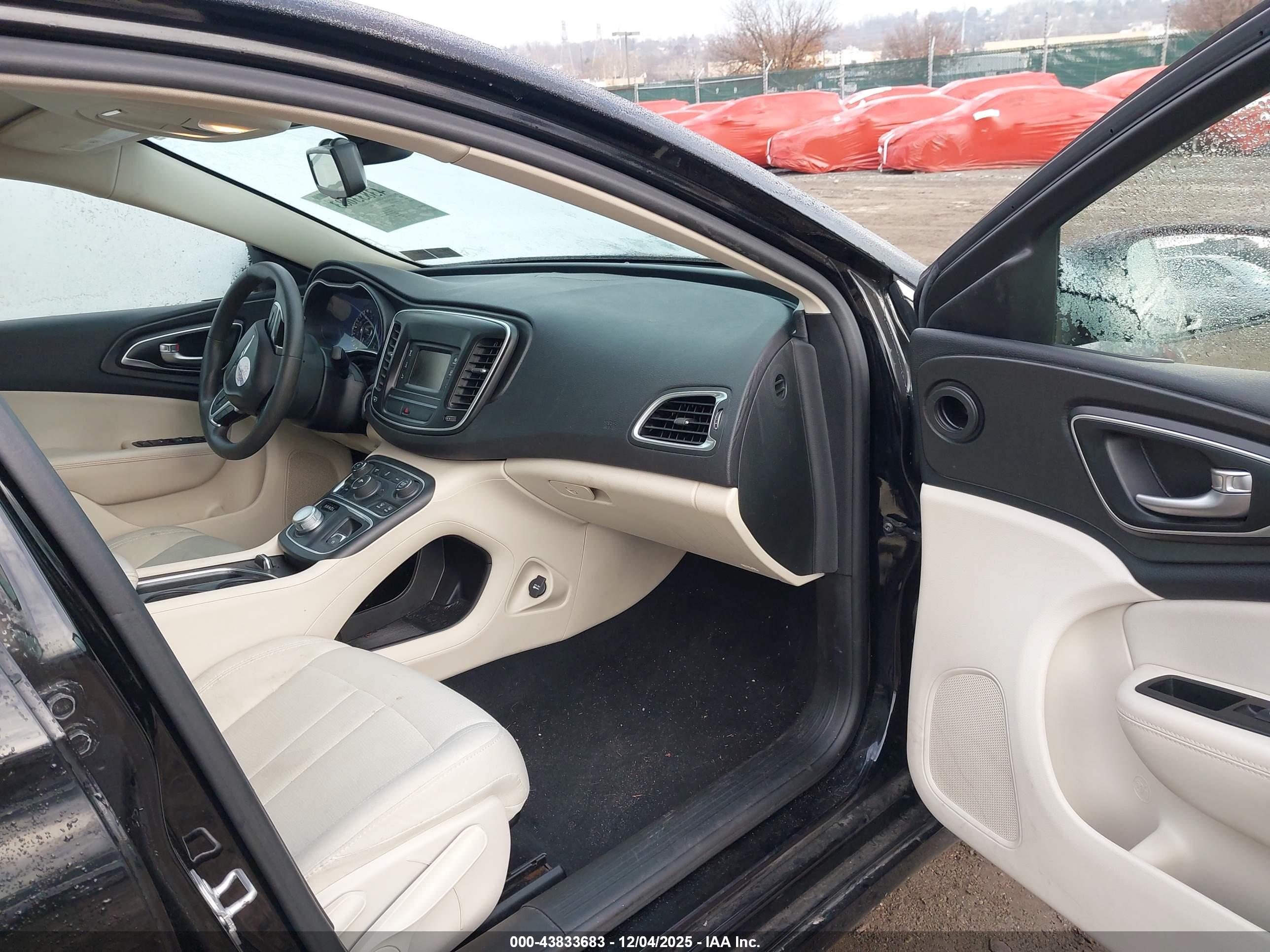 CHRYSLER 200 image 5