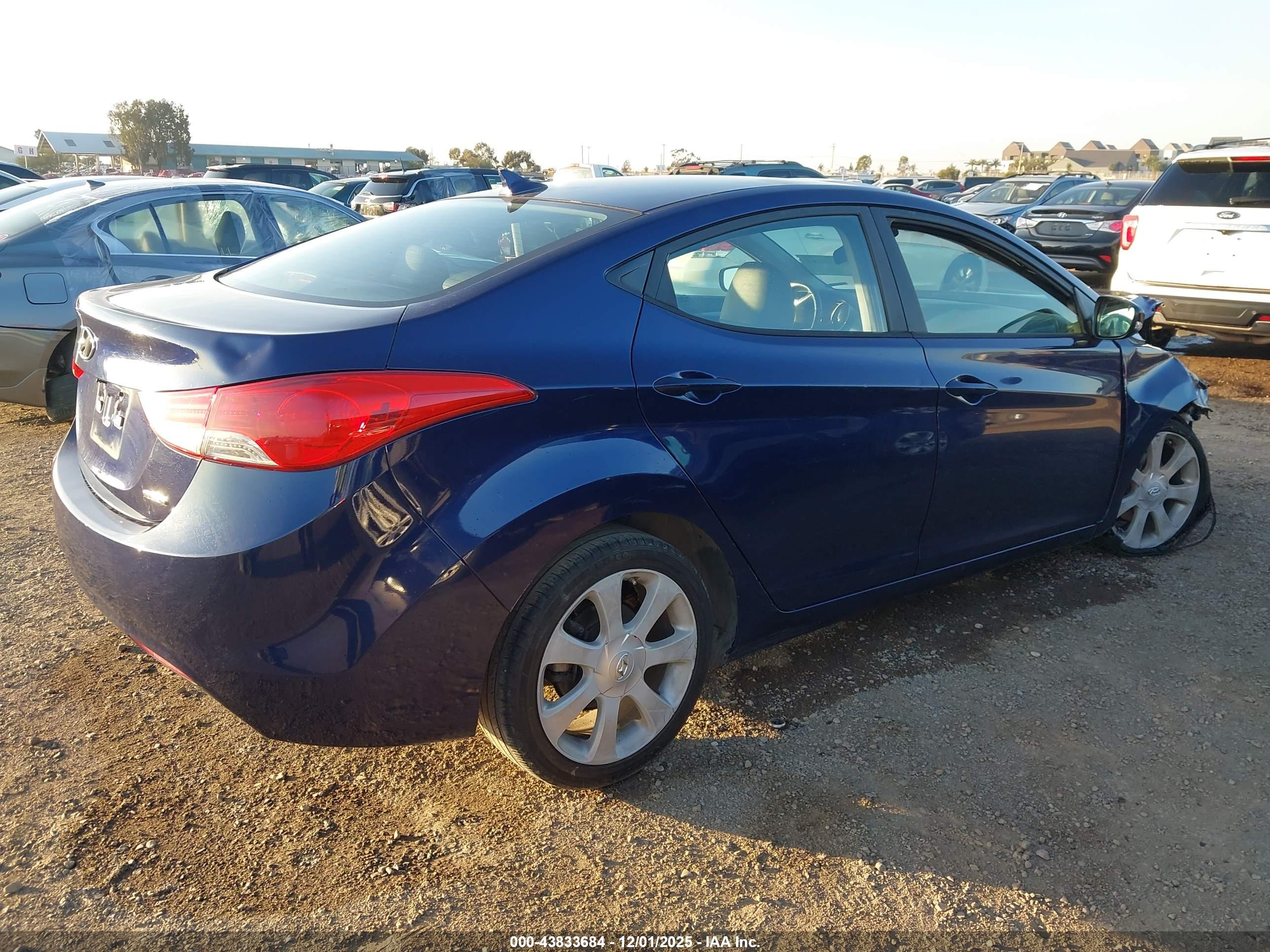 HYUNDAI ELANTRA image 4