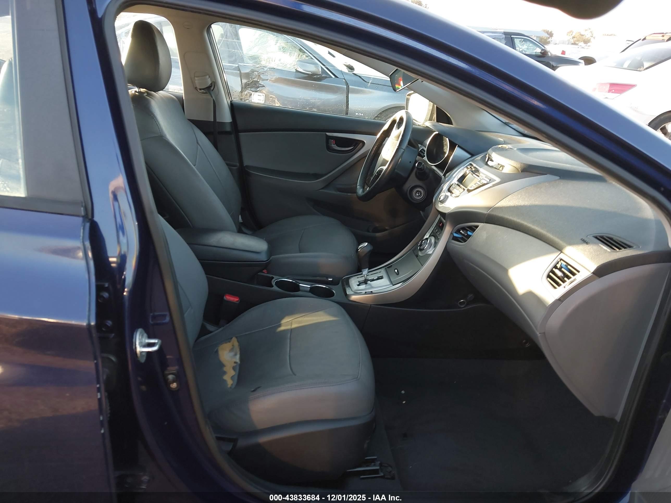 HYUNDAI ELANTRA image 5