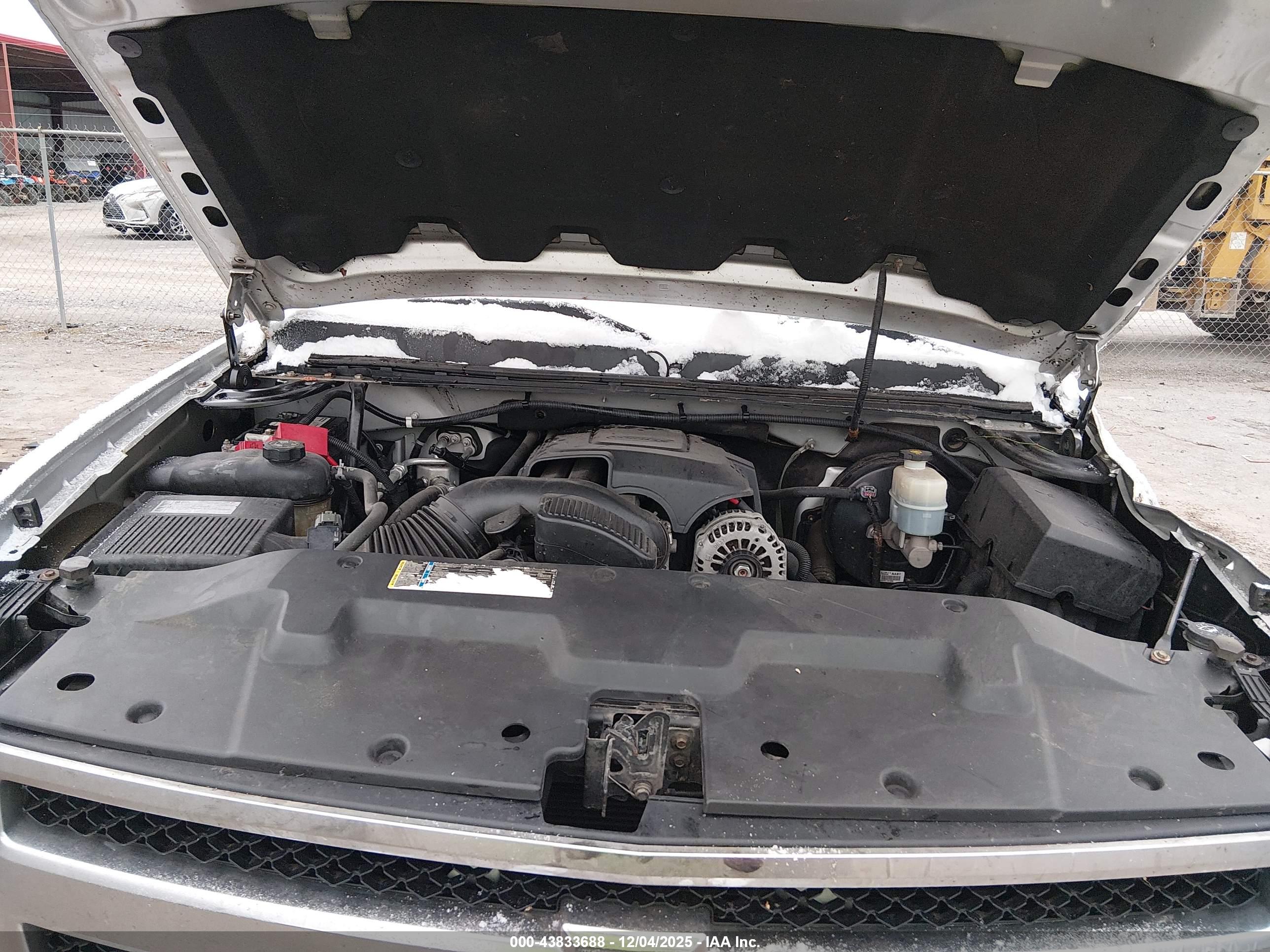CHEVROLET SILVERADO image 10