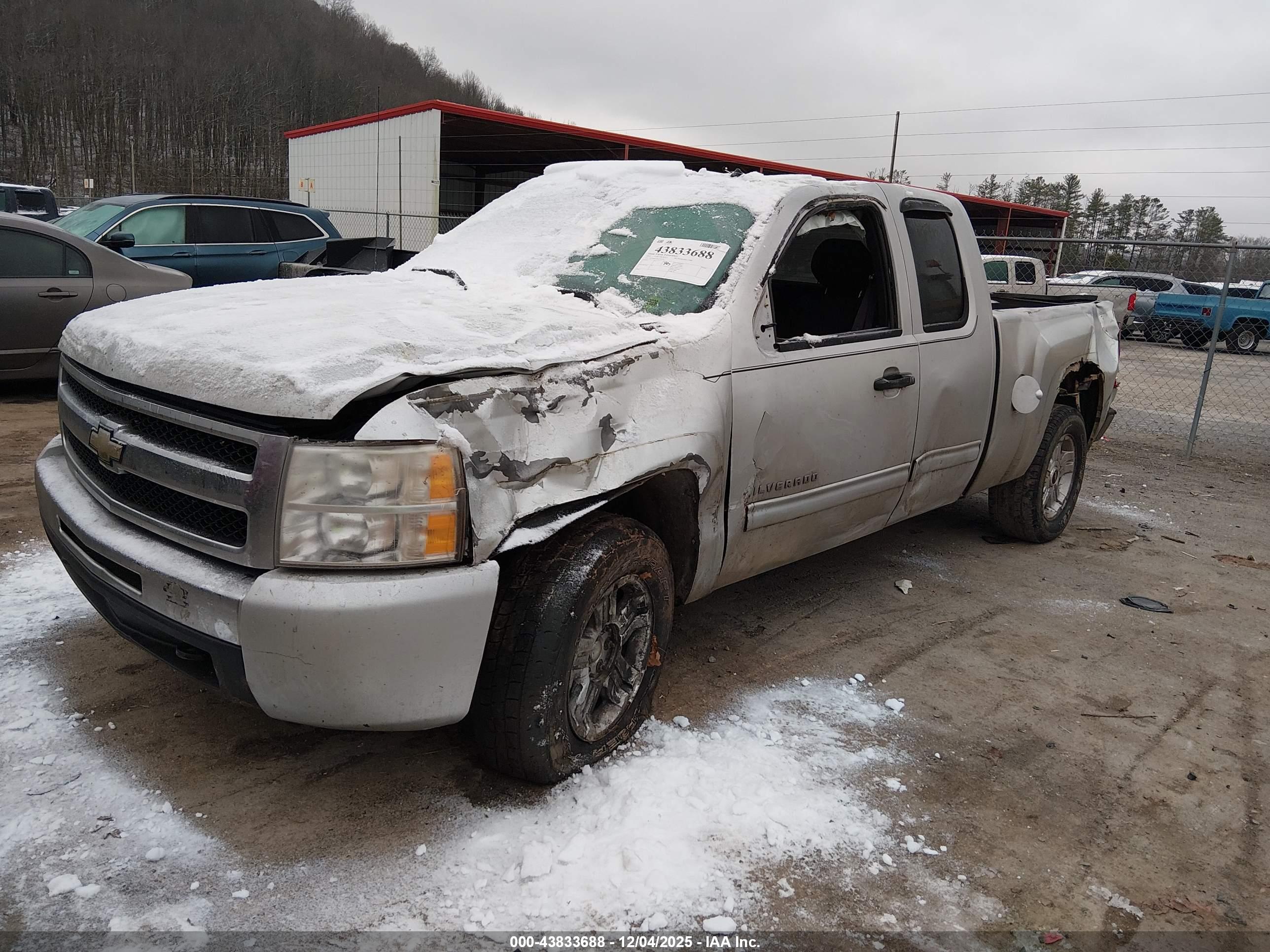 CHEVROLET SILVERADO image 2