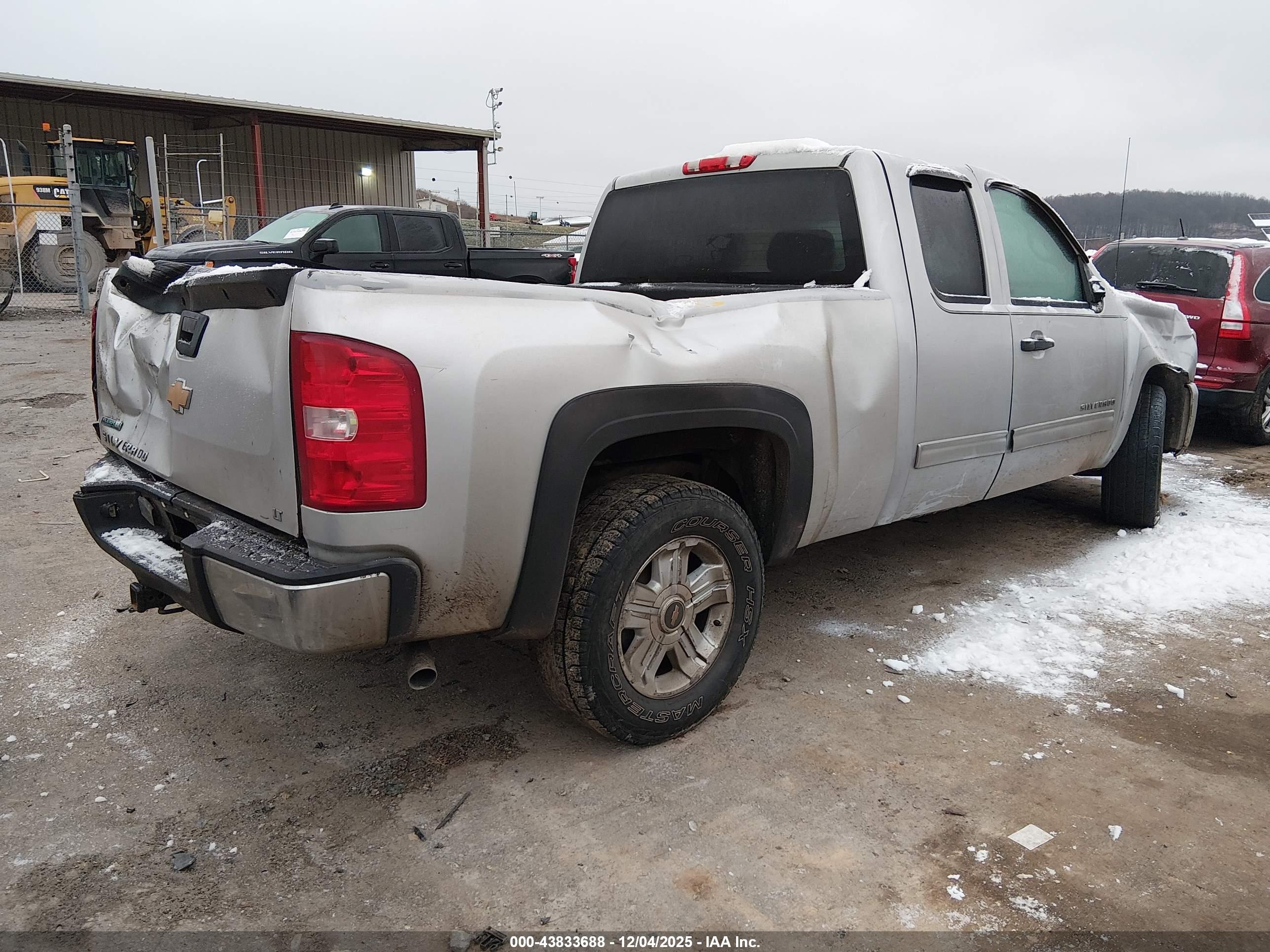 CHEVROLET SILVERADO image 4