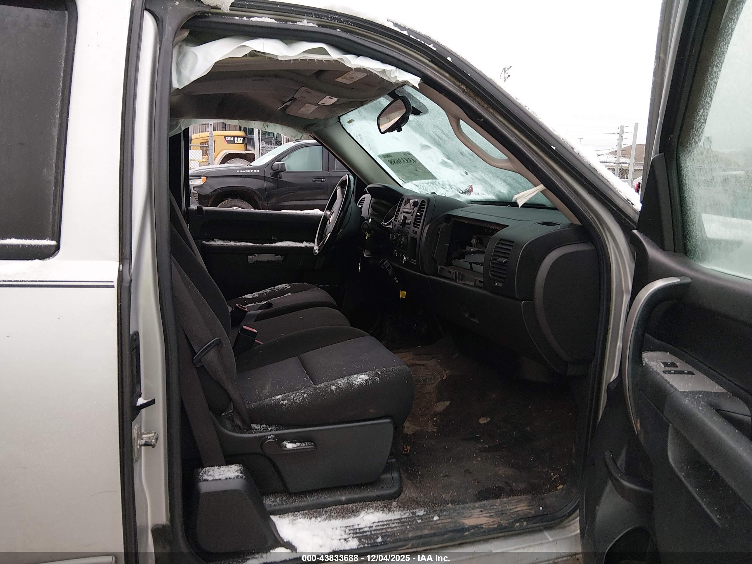 CHEVROLET SILVERADO image 5