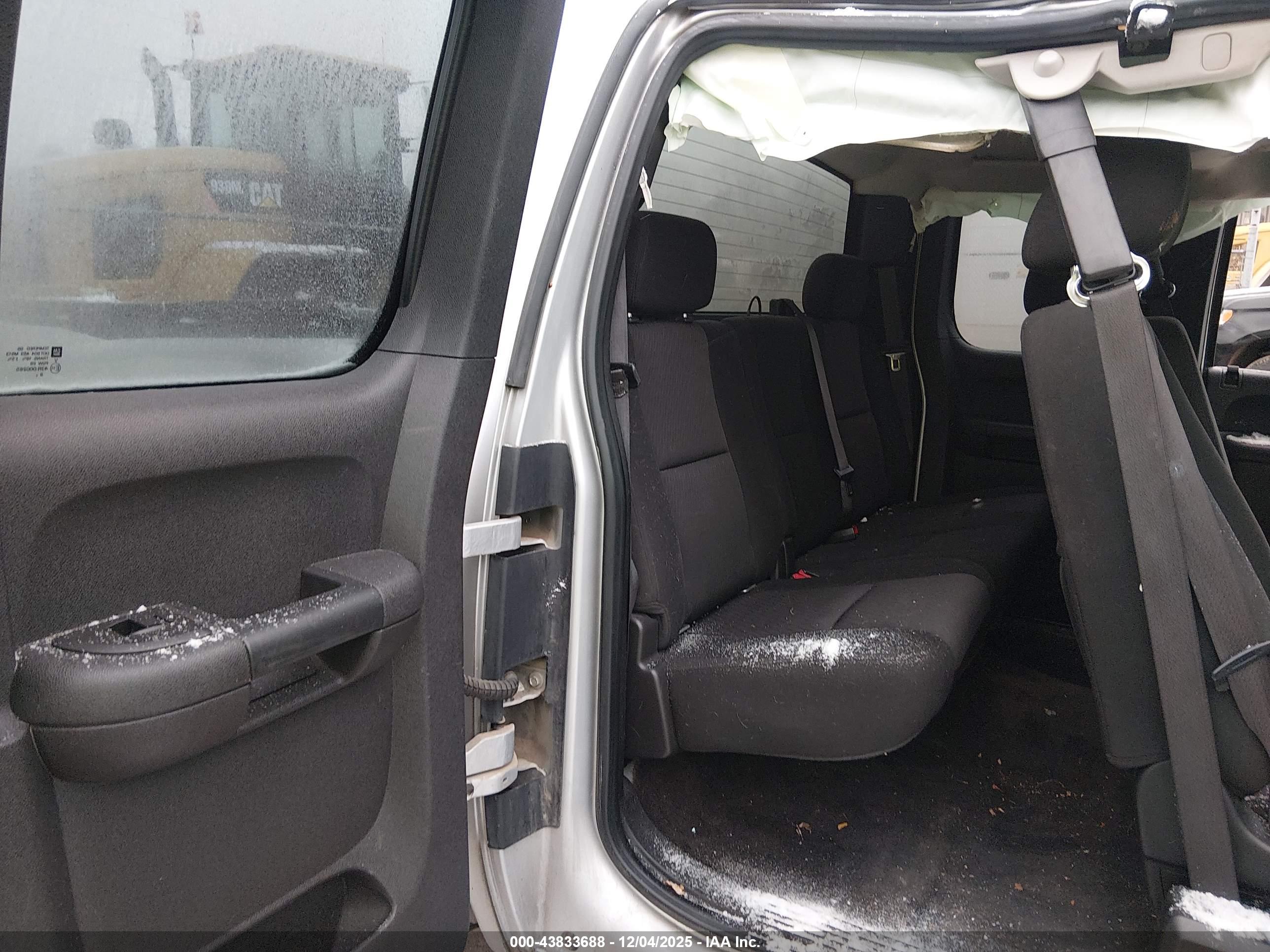 CHEVROLET SILVERADO image 8