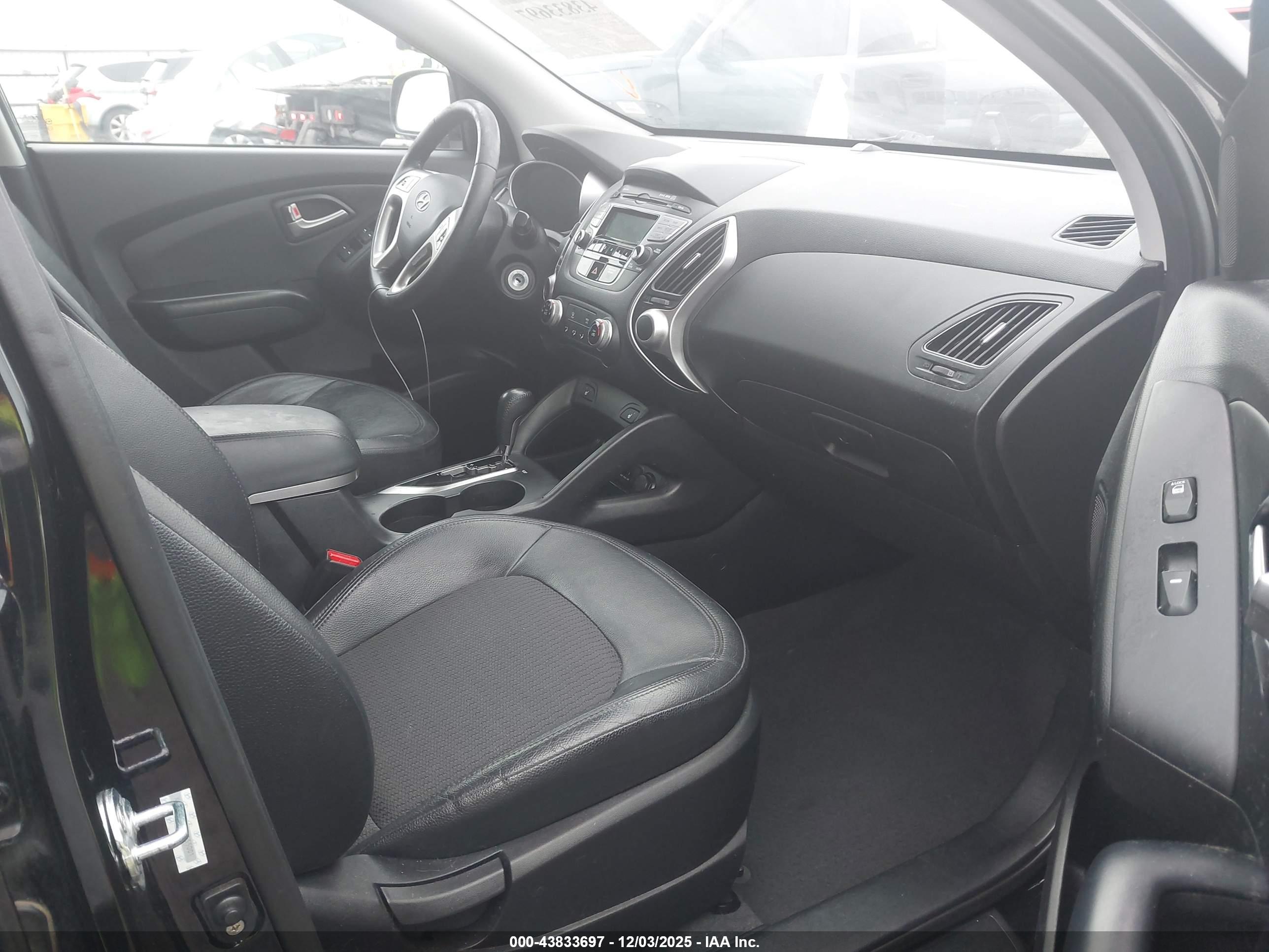 HYUNDAI TUCSON image 5