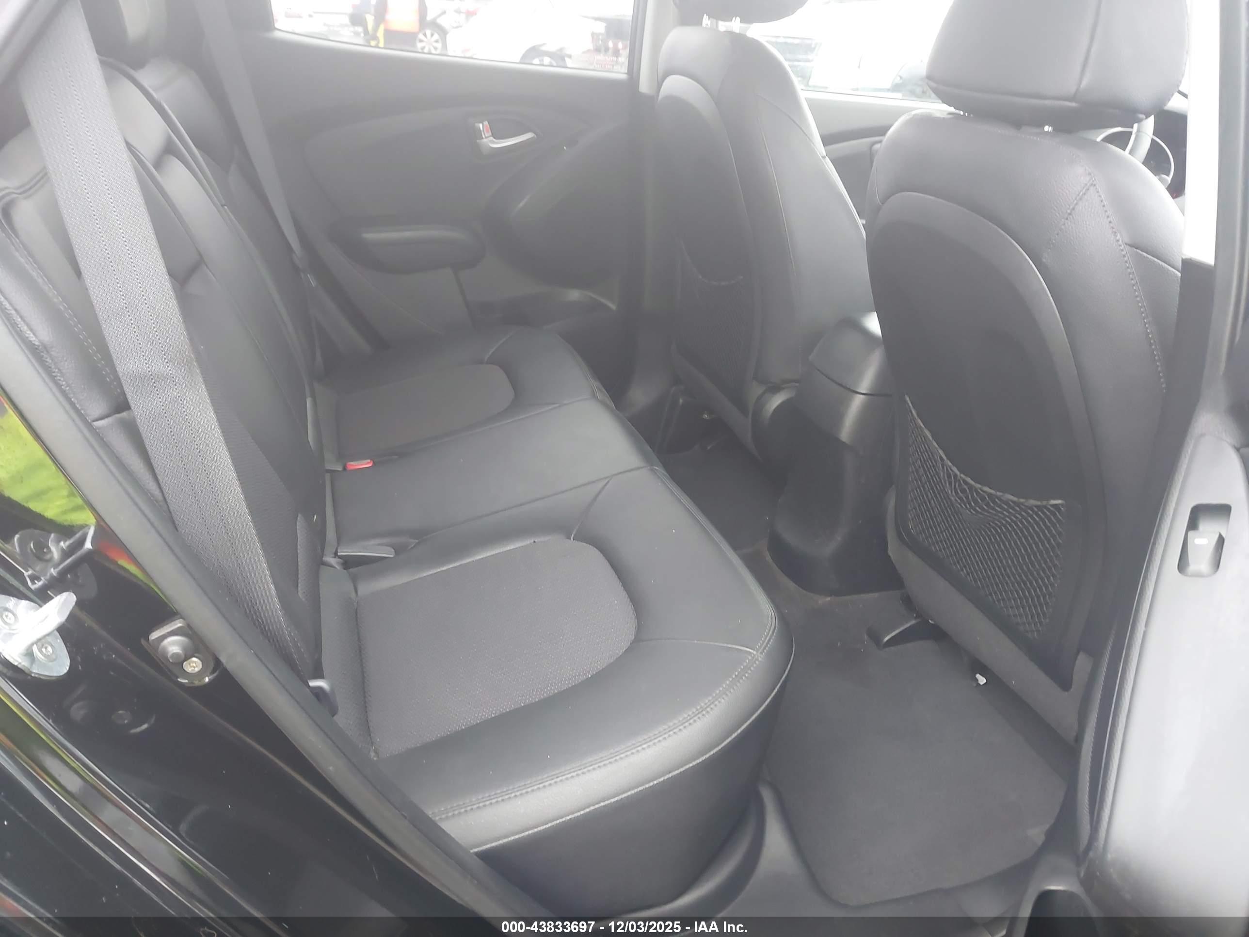 HYUNDAI TUCSON image 8