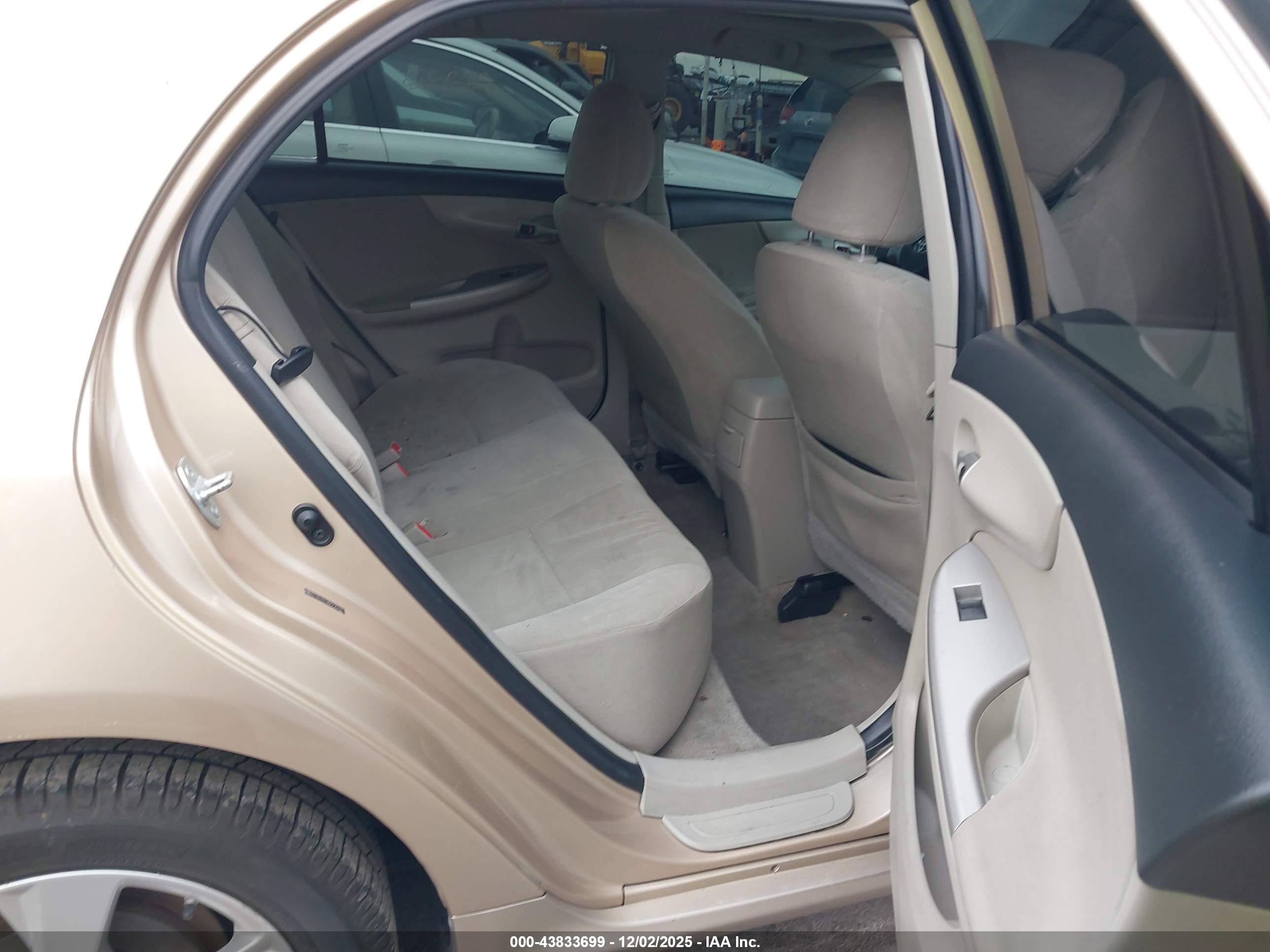 TOYOTA COROLLA image 8