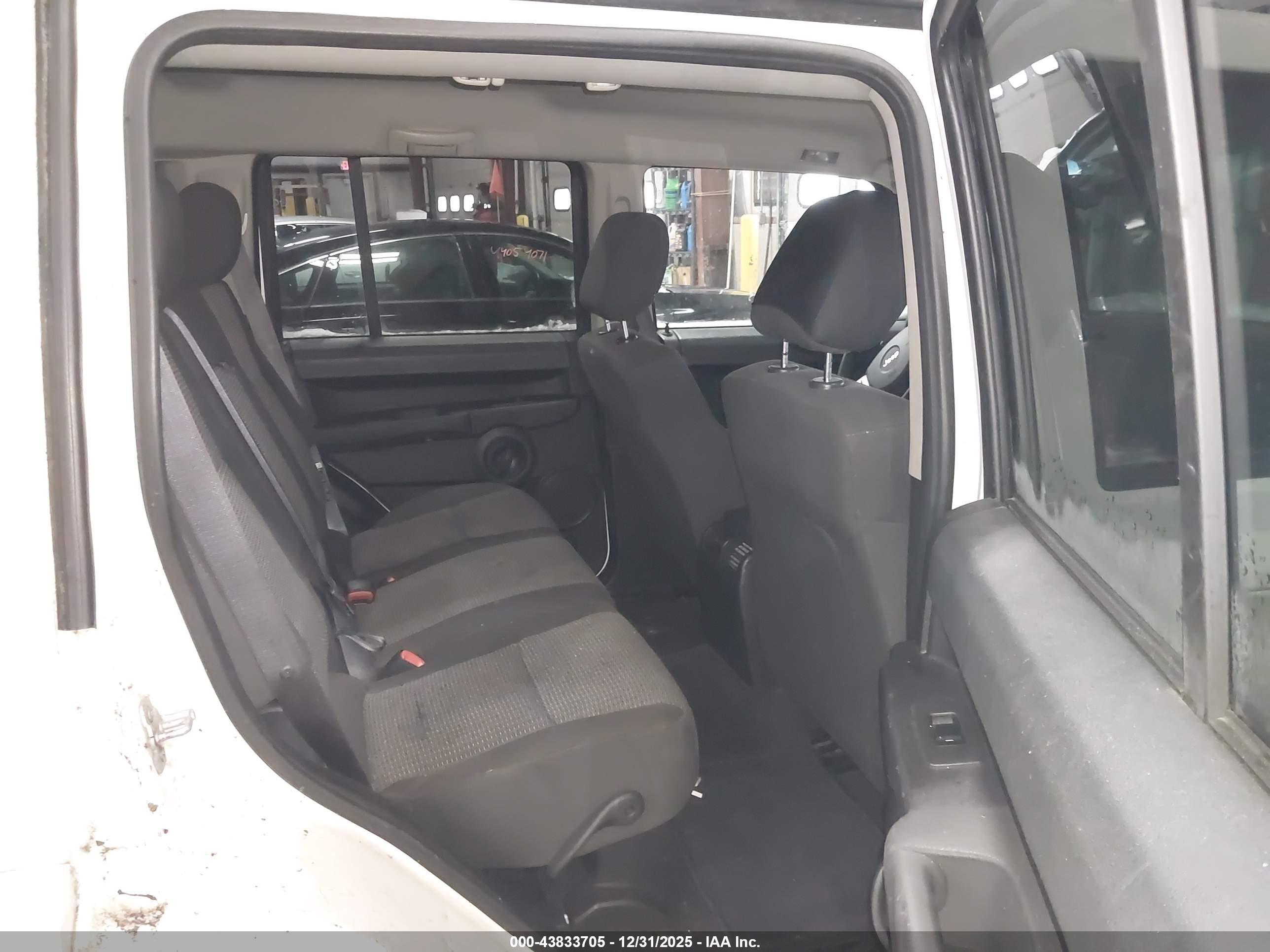 JEEP COMMANDER image 8
