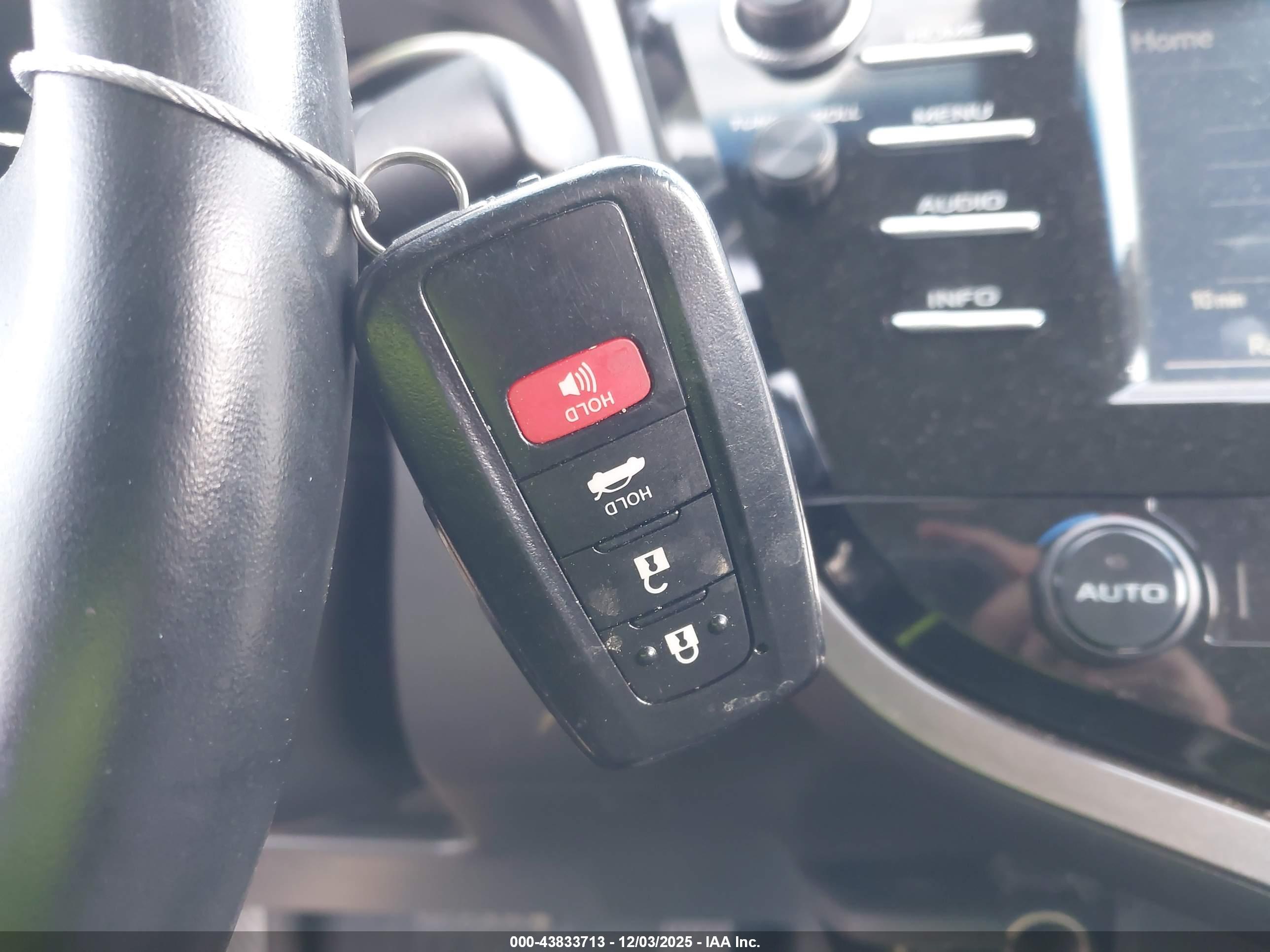 TOYOTA CAMRY image 11