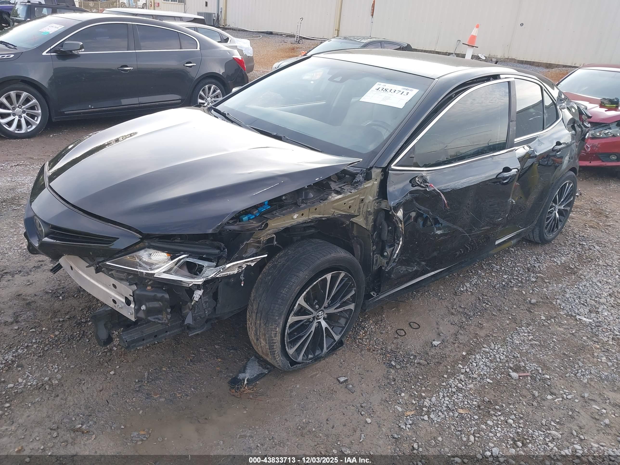 TOYOTA CAMRY image 2