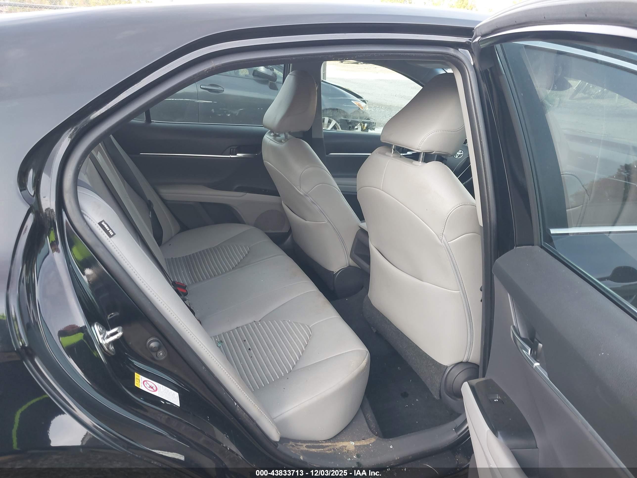 TOYOTA CAMRY image 8