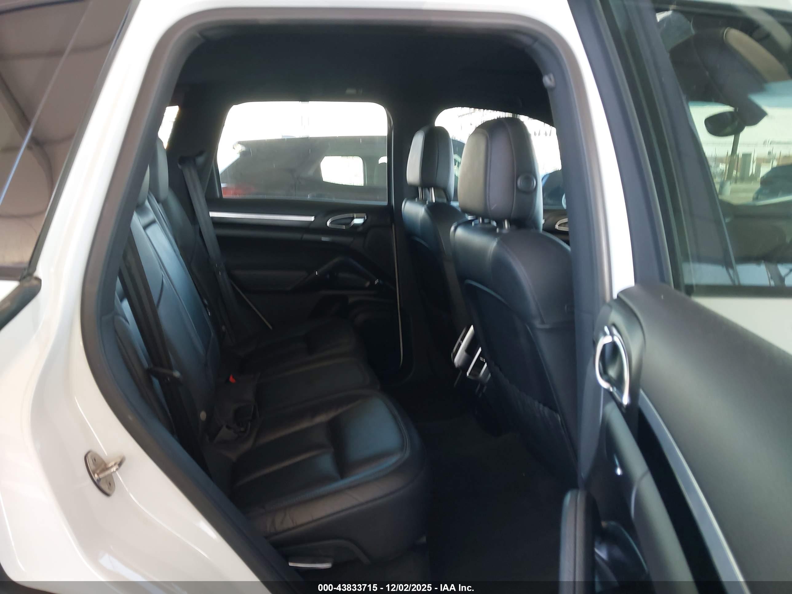 PORSCHE CAYENNE image 8
