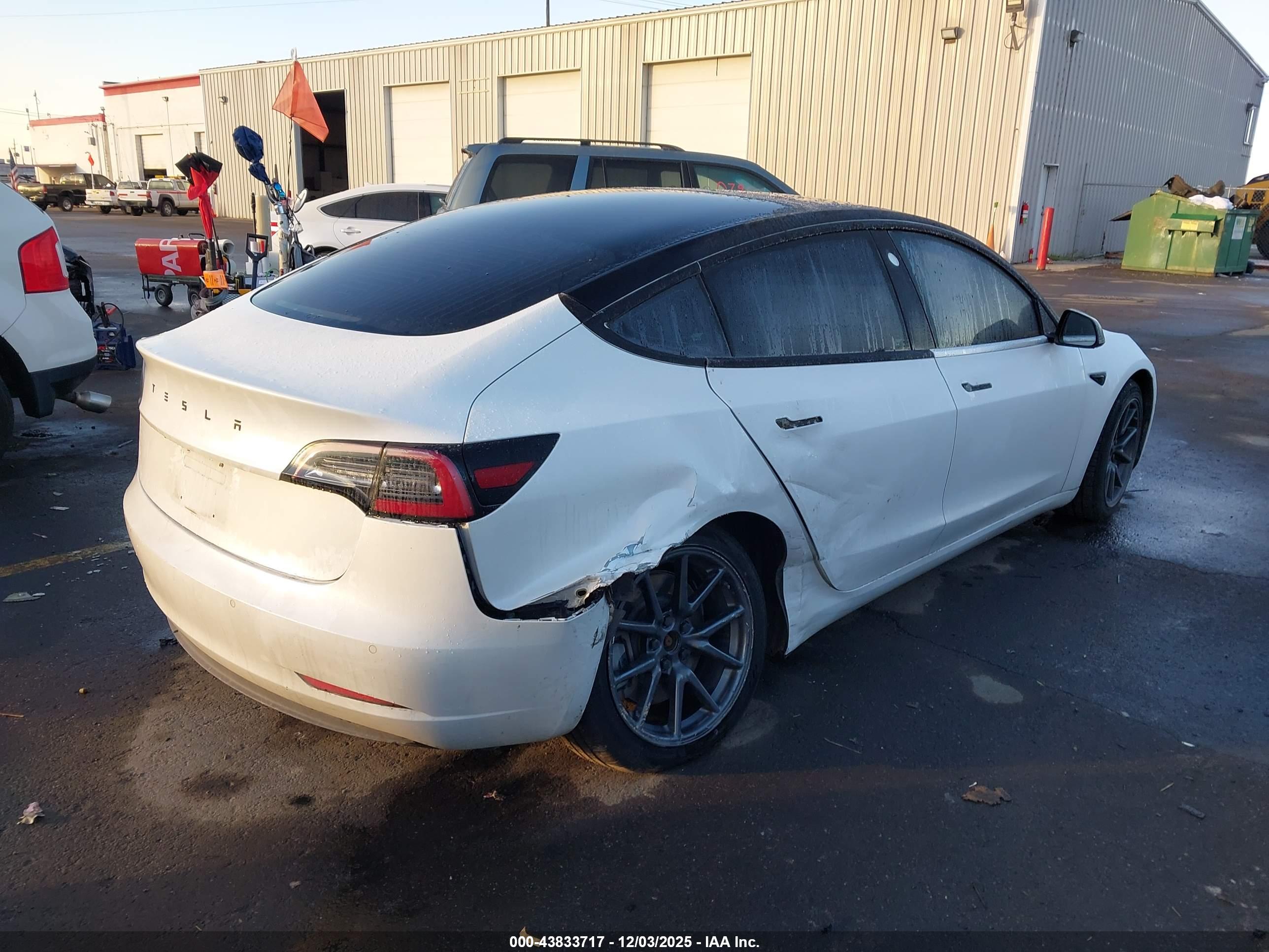 TESLA MODEL image 4