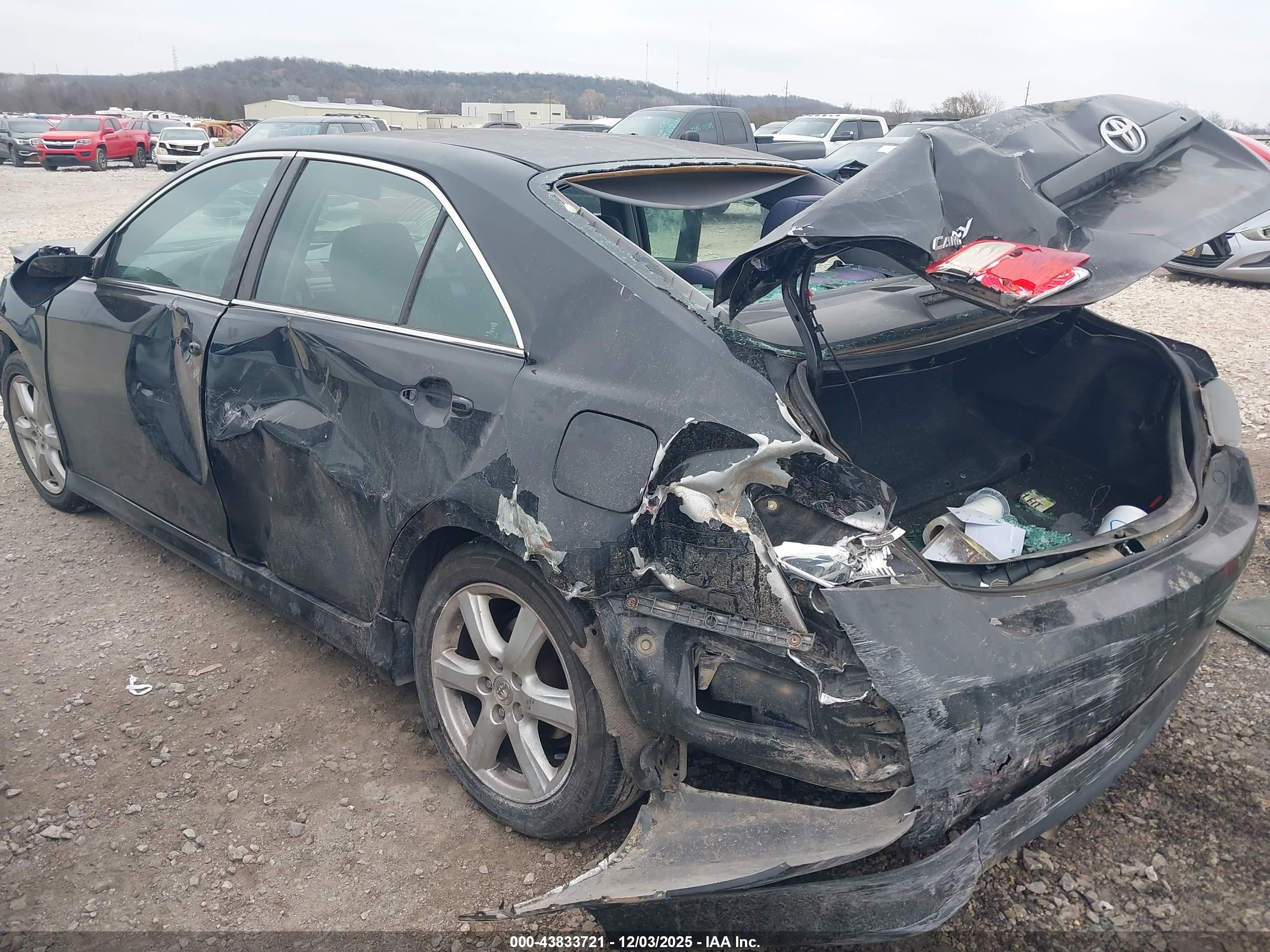 TOYOTA CAMRY image 3