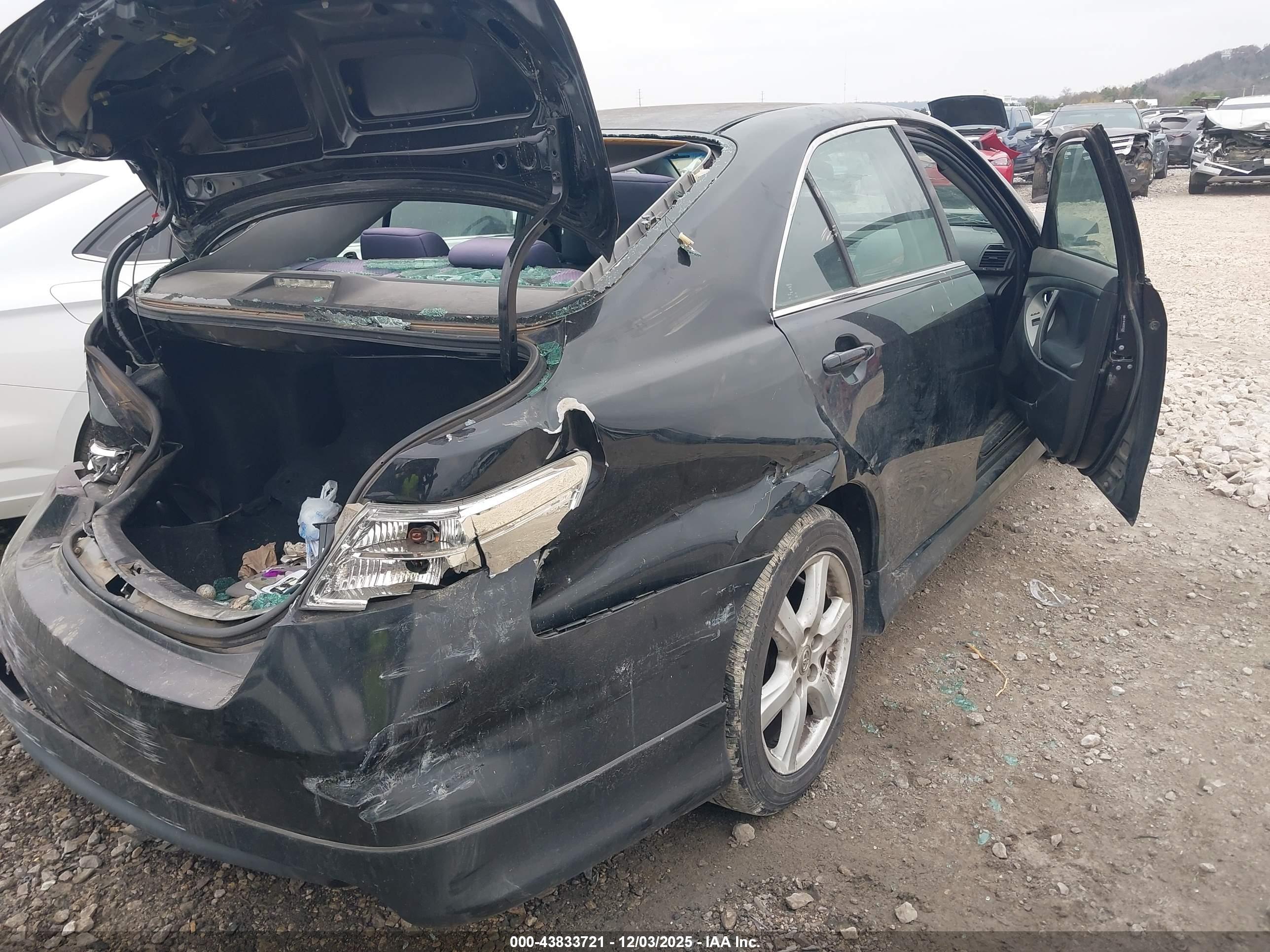 TOYOTA CAMRY image 4