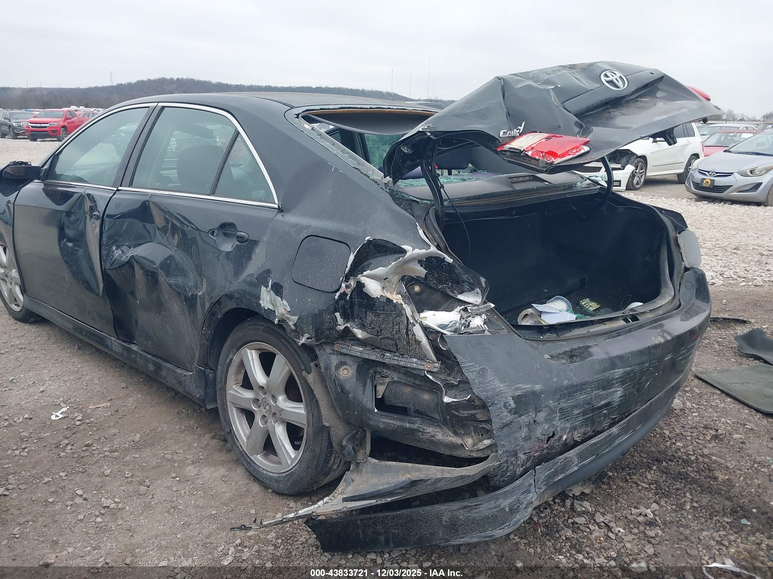 TOYOTA CAMRY image 6